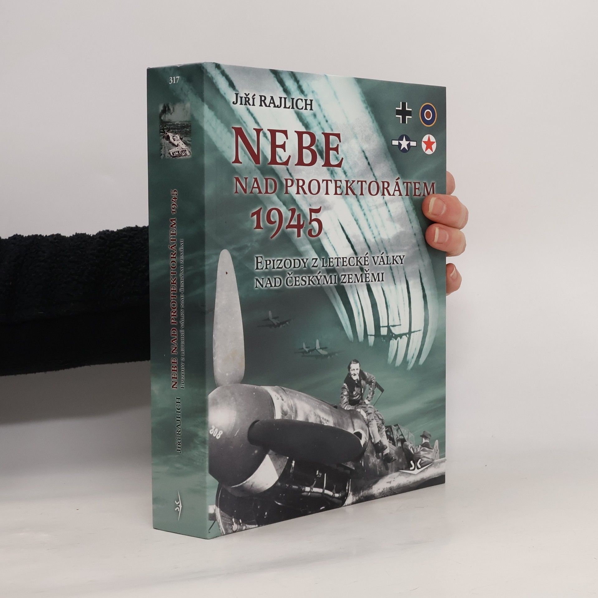 Jiří Rajlich Nebe nad protektorátem 1945: Epizody z letecké války nad českými zeměmi