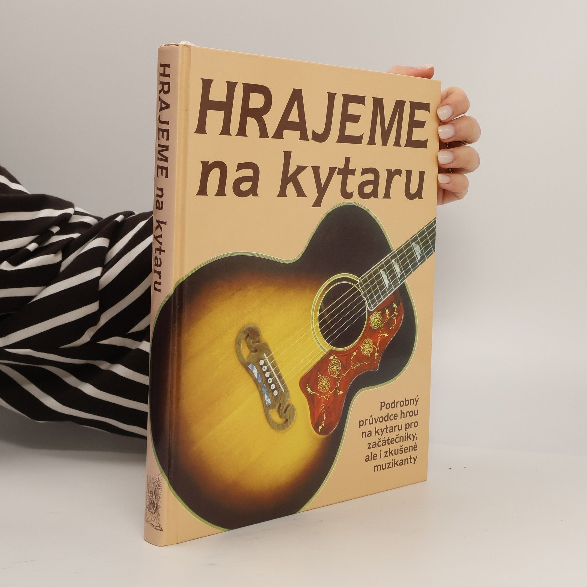 Pavel Dan Hrajeme na kytaru