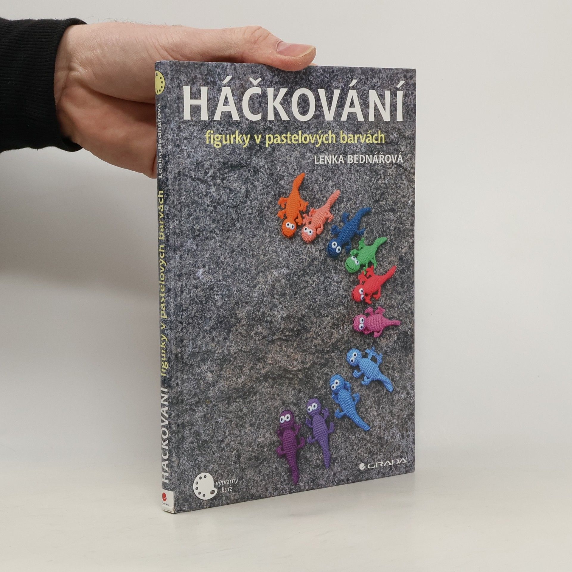 Háčkování : figurky v pastelových barvách