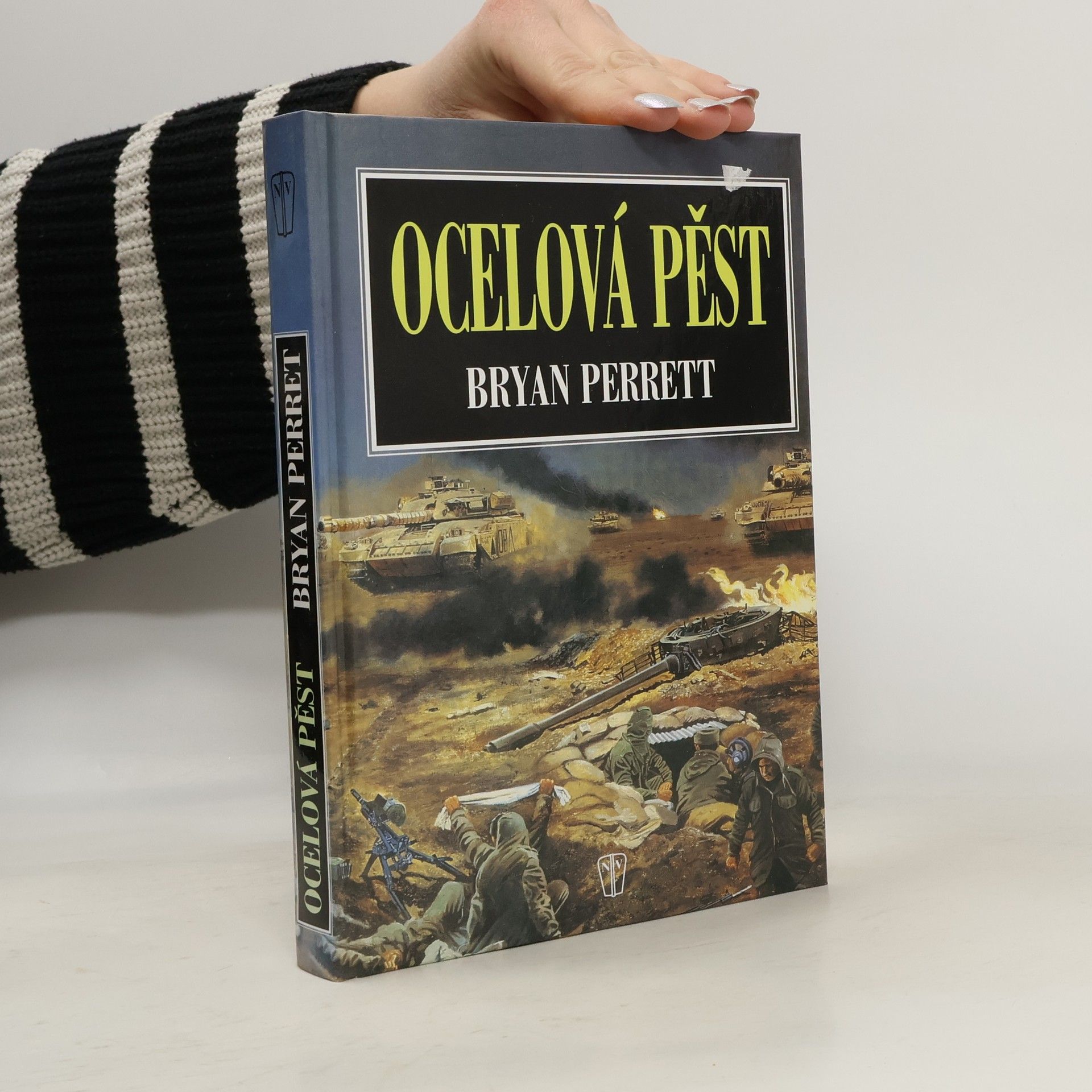 Bryan Perrett Ocelová pěst