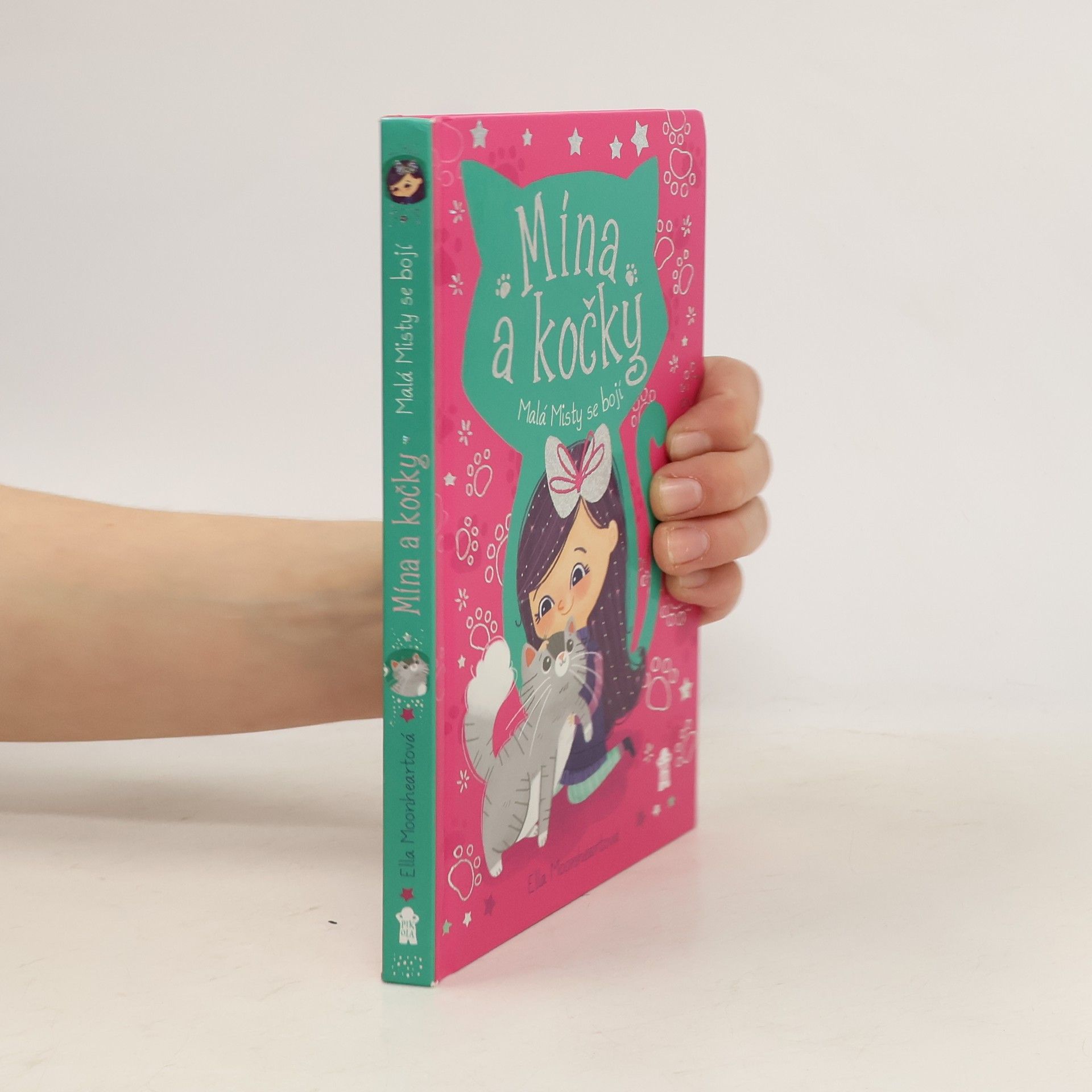 Mína a kočky. Malá Misty se bojí