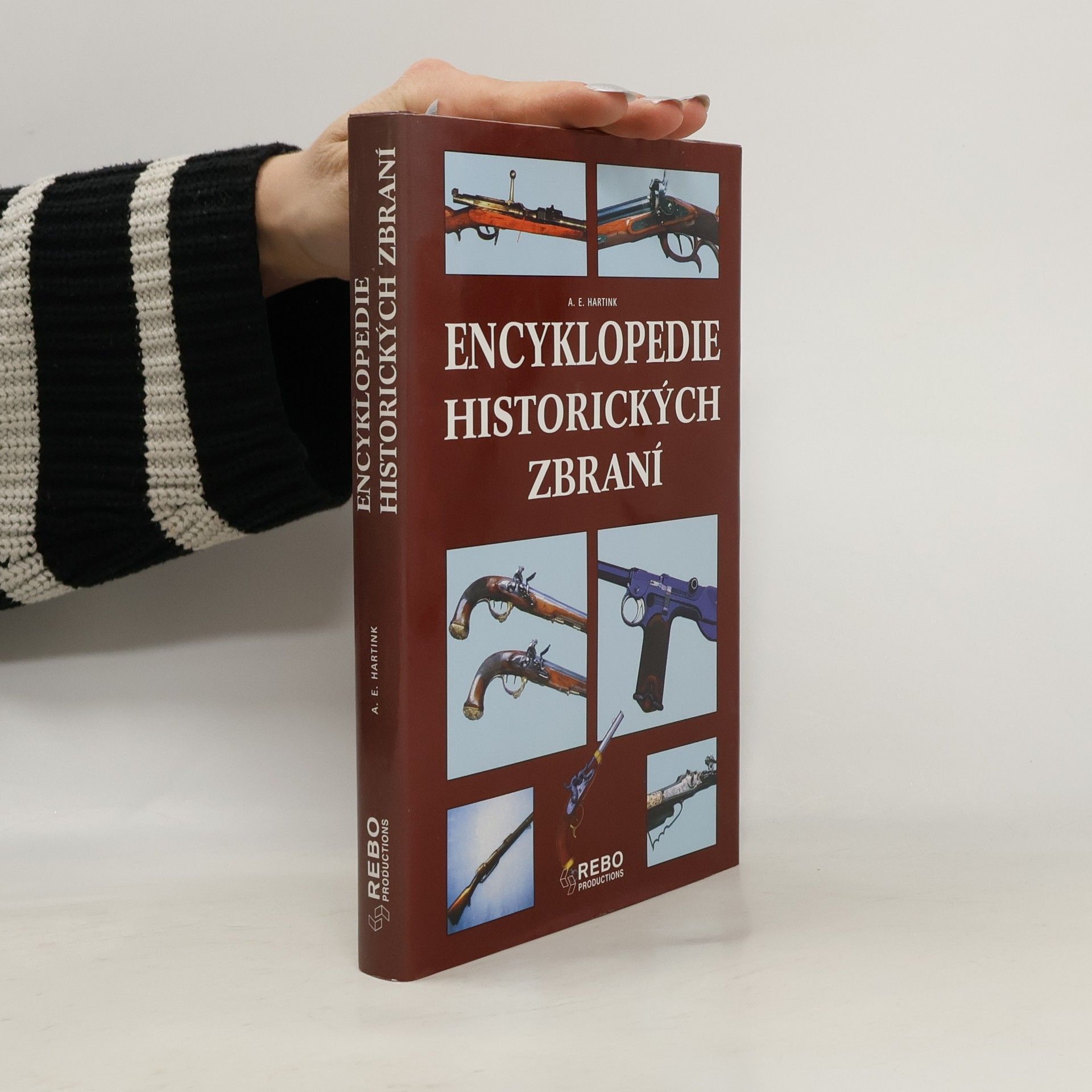 A. E. Hartink Encyklopedie historických zbraní