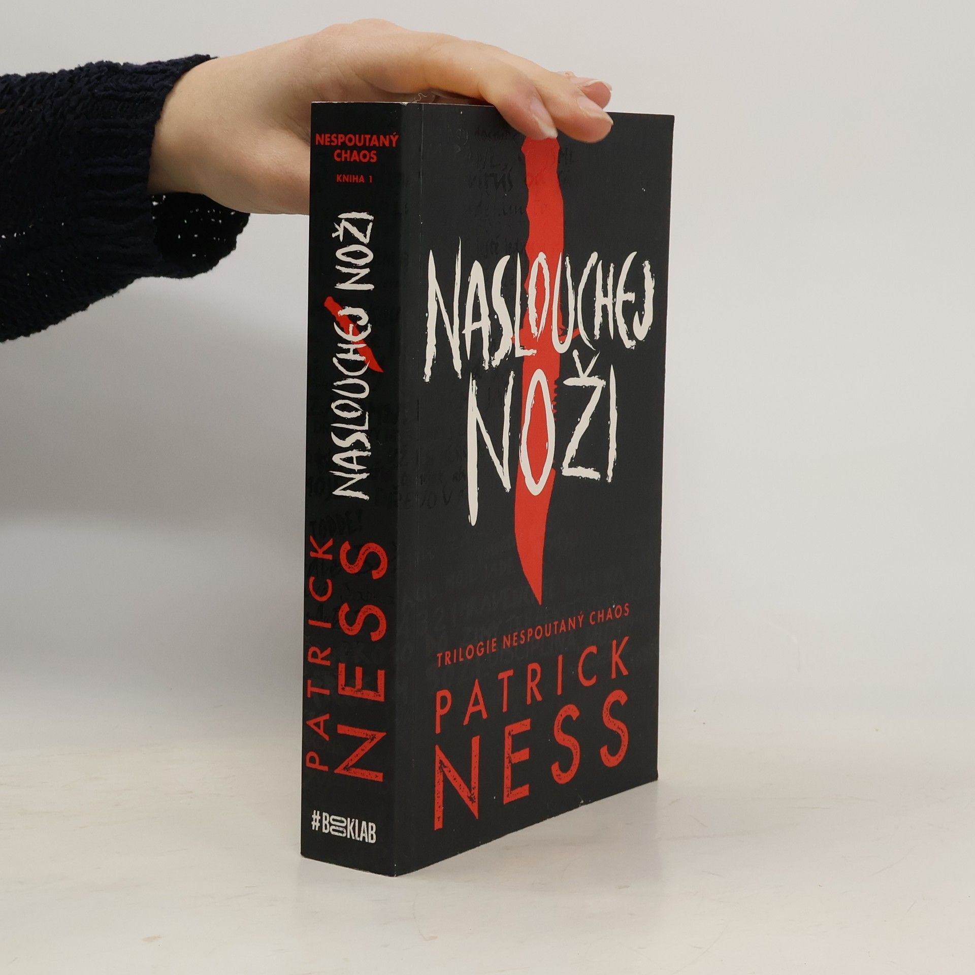 Patrick Ness Naslouchej noži