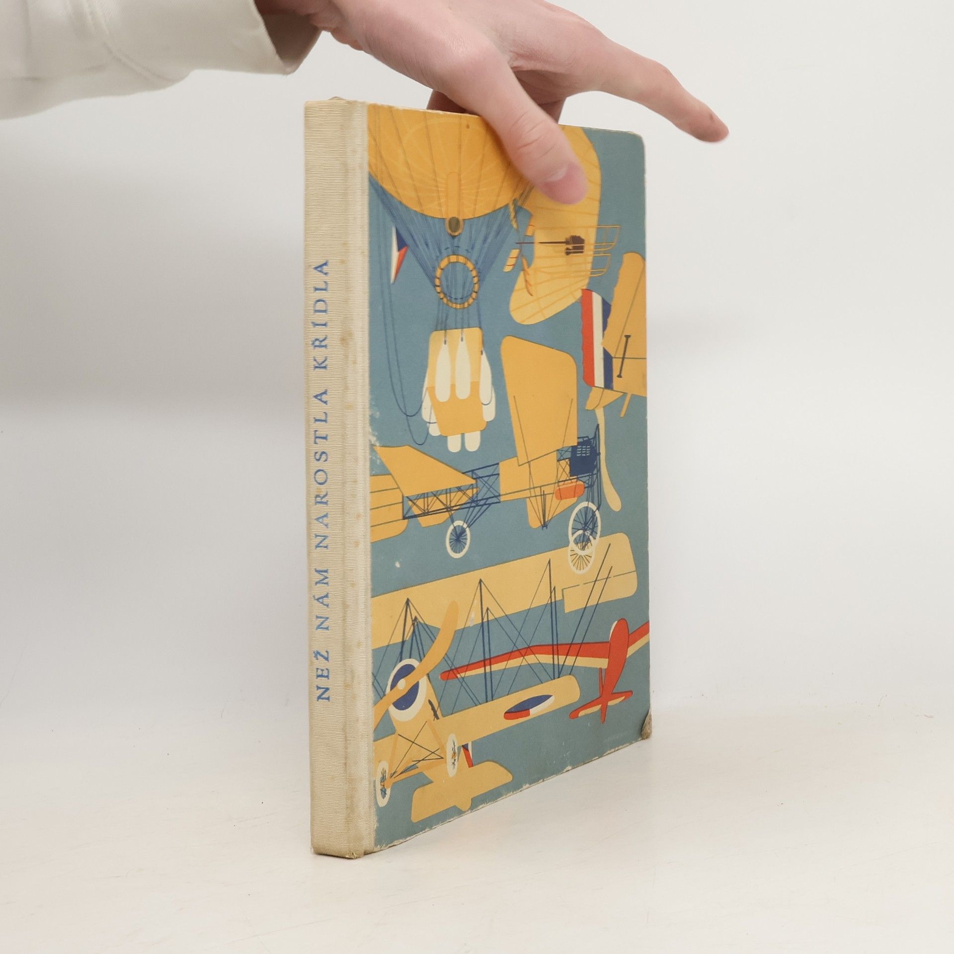 Než nám narostla křídla