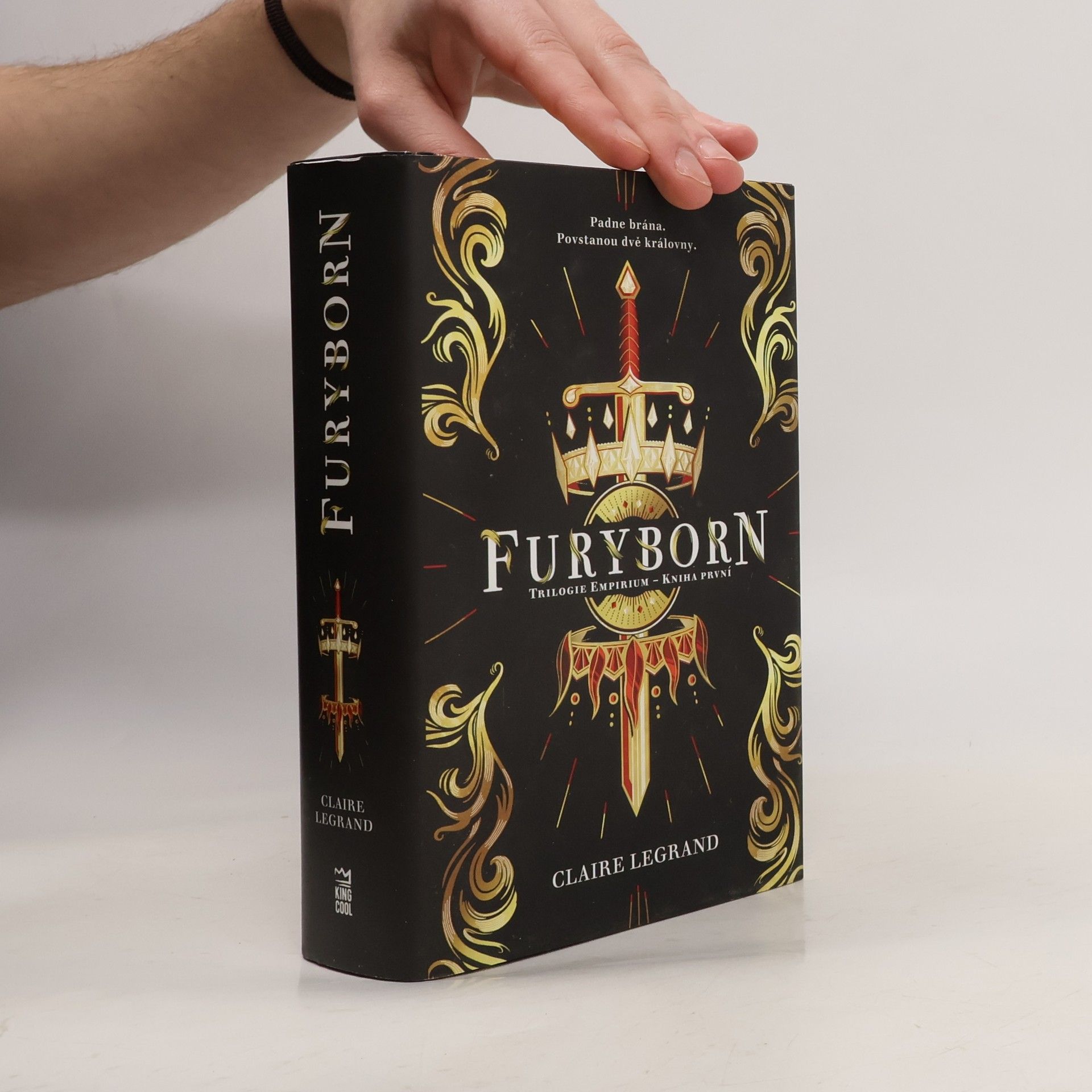 Claire Le Grand Furyborn. Trilogie Empirium - kniha první
