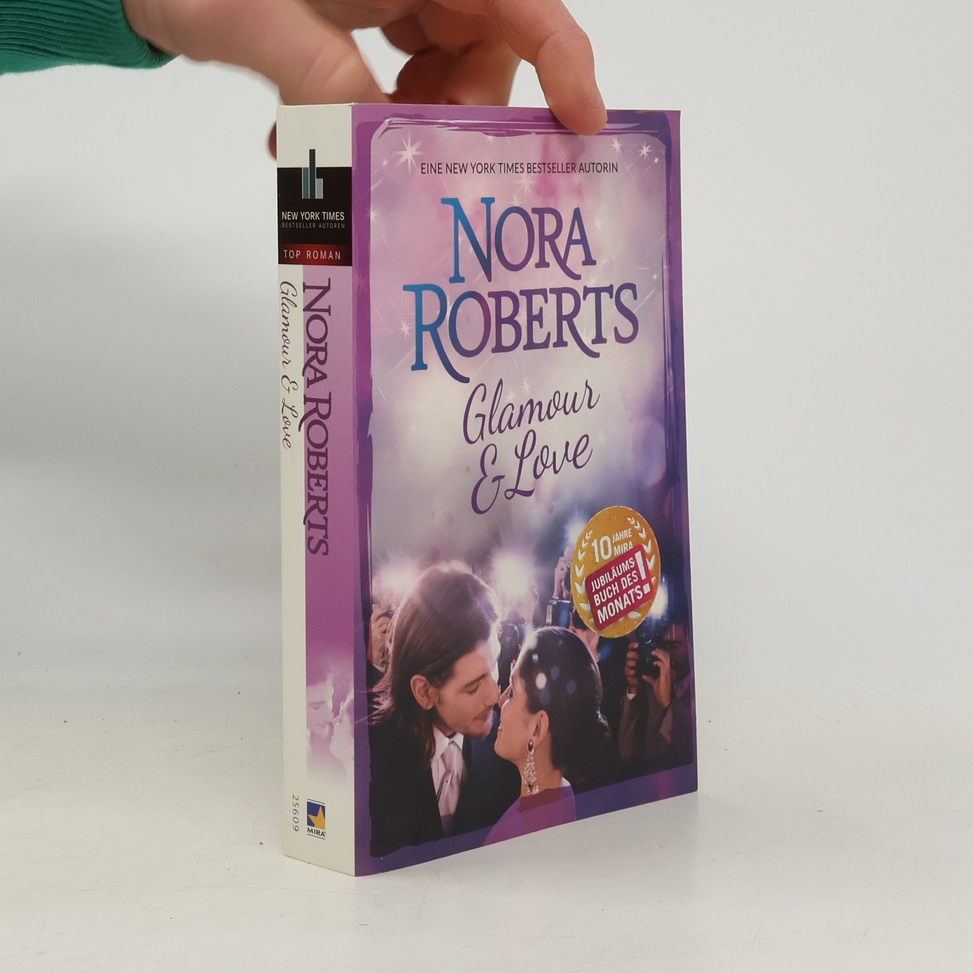 Nora Roberts Glamour & Love