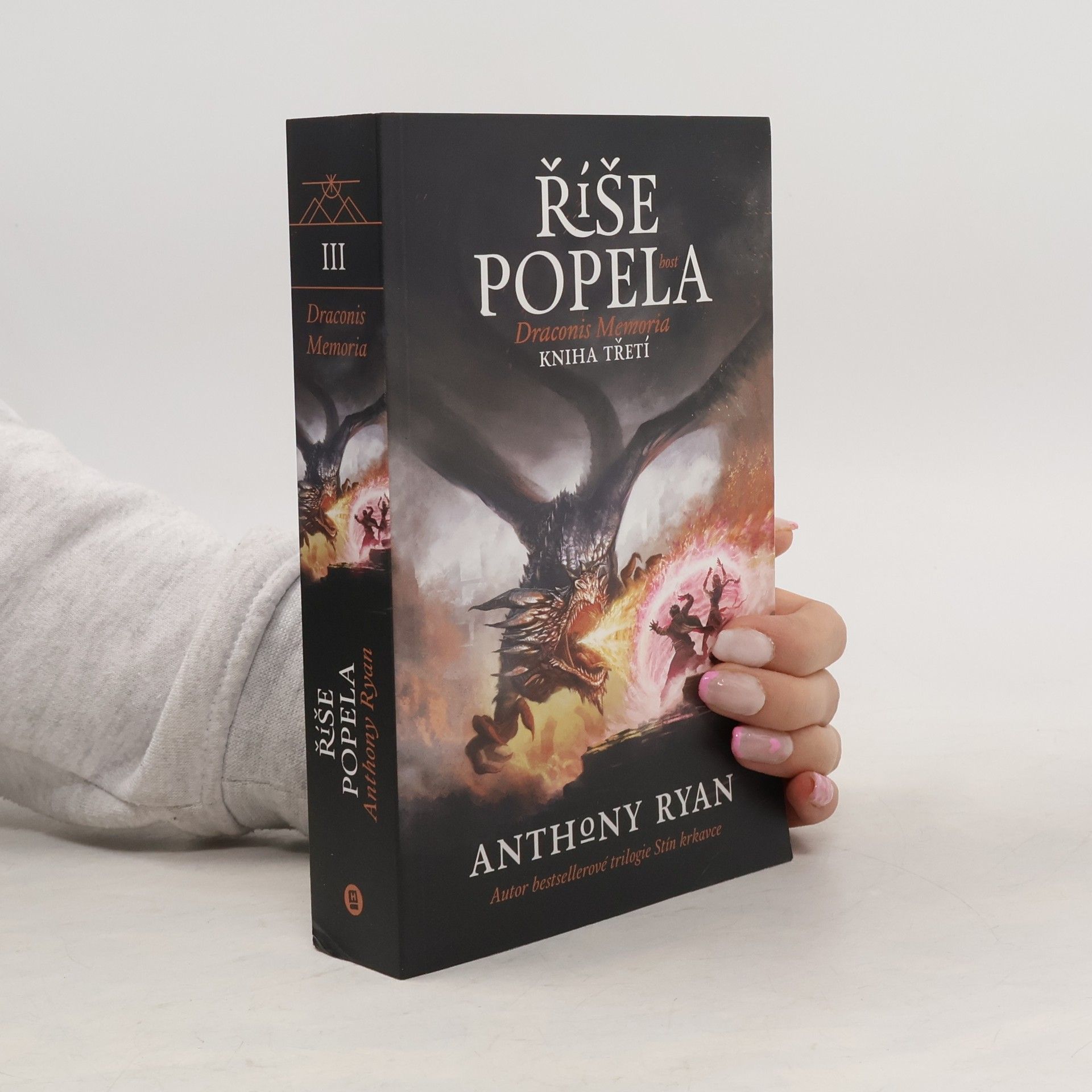 Anthony Ryan Říše popela