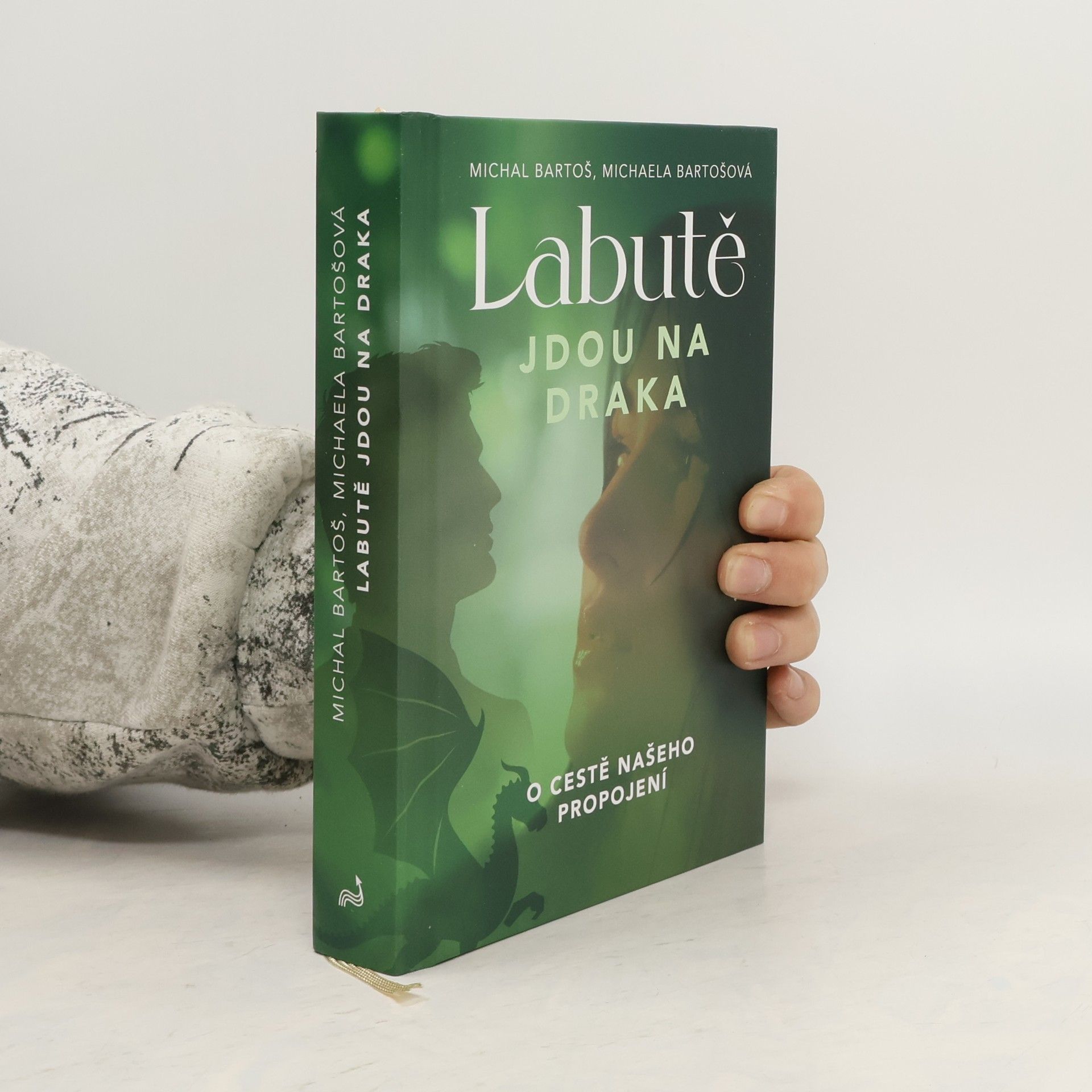 Labutě jdou na draka