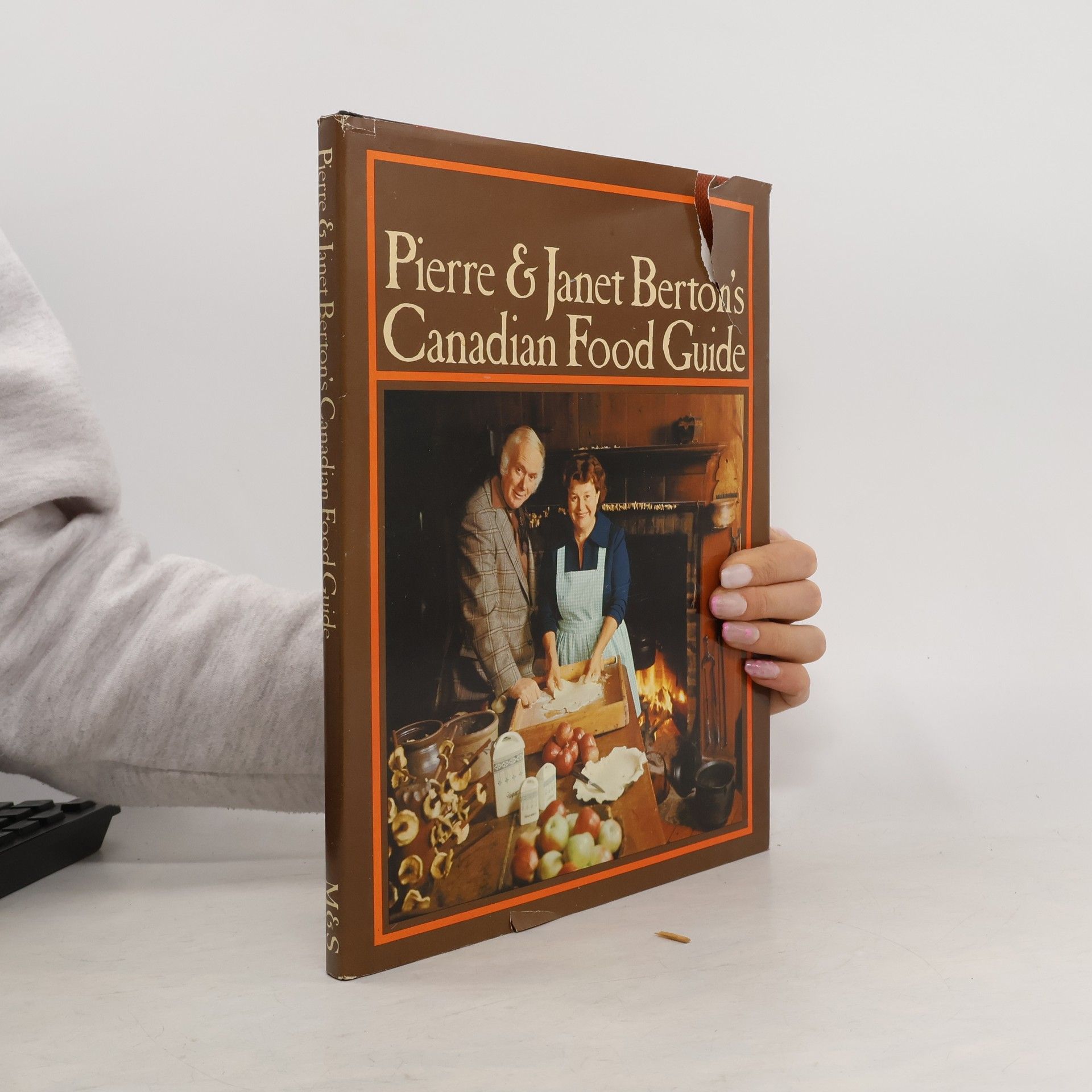 Pierre Berton Pierre & Janet Berton's Canadian Food Guide