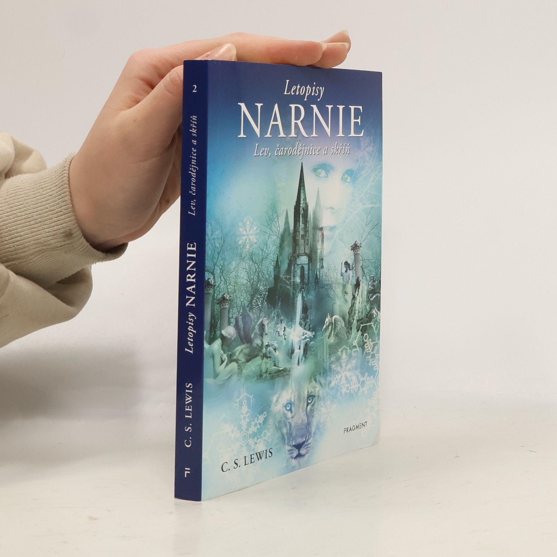 Clive Staples Lewis Lev, čarodějnice a skříň