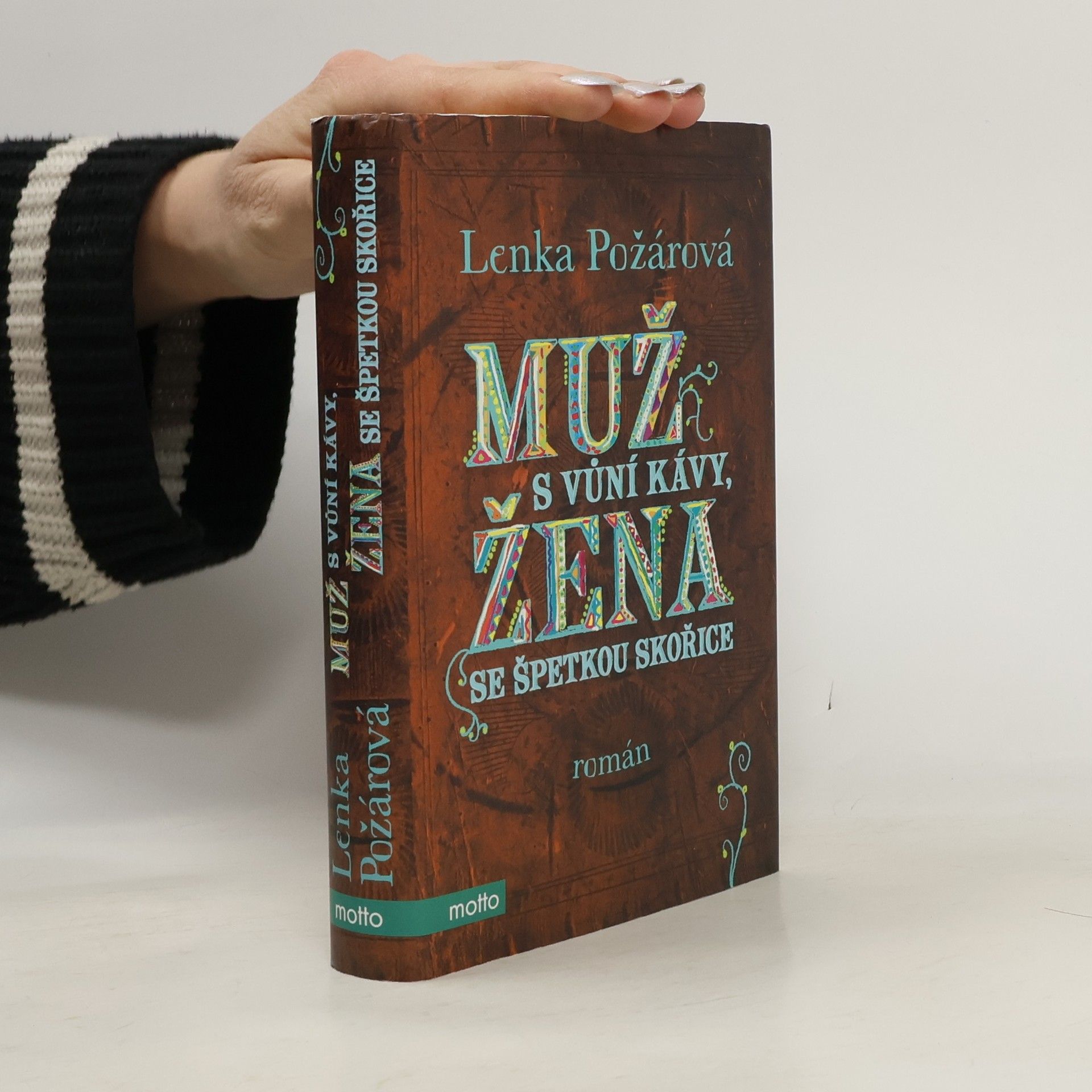 Muž s vůní kávy, žena se špetkou skořice