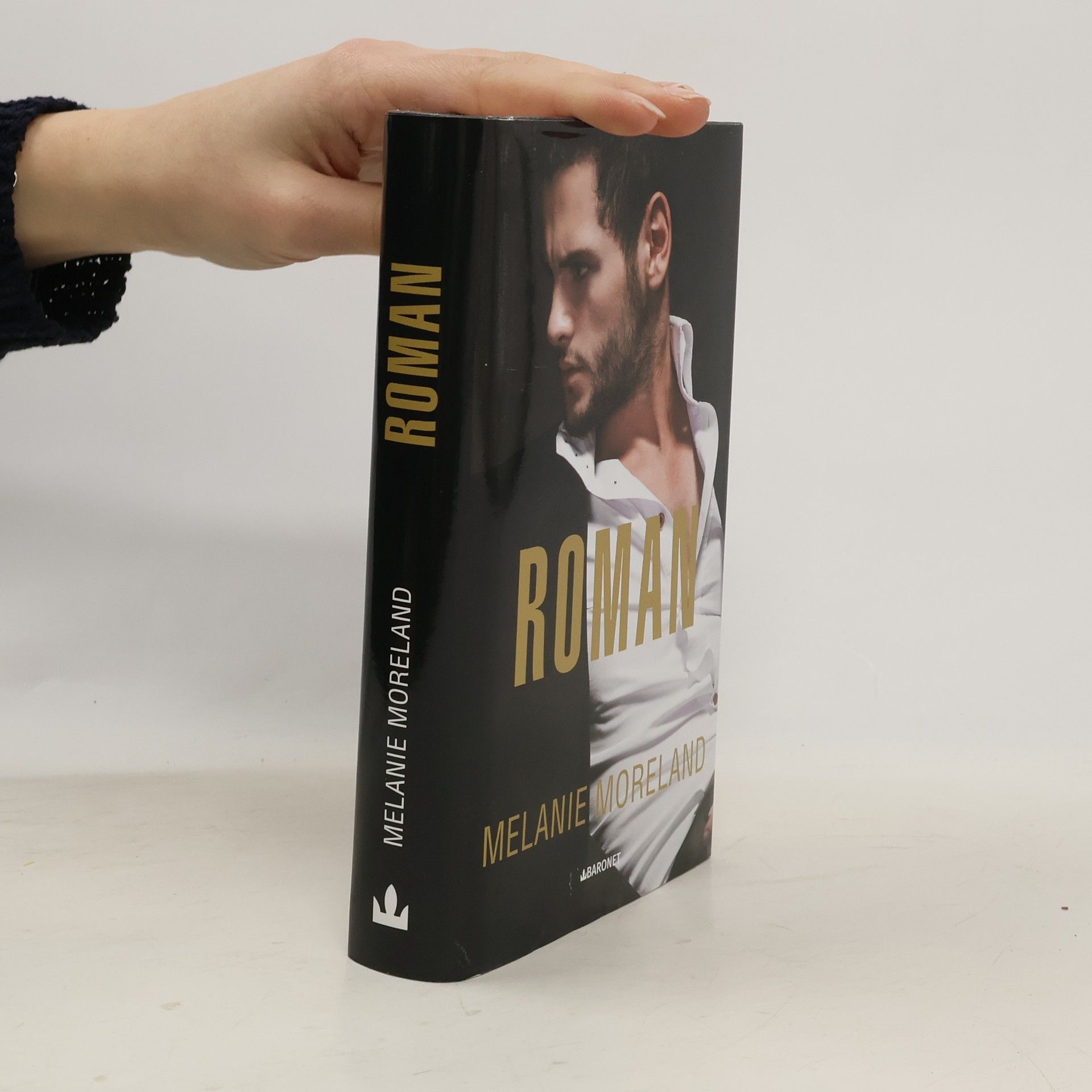 Melanie Moreland Roman