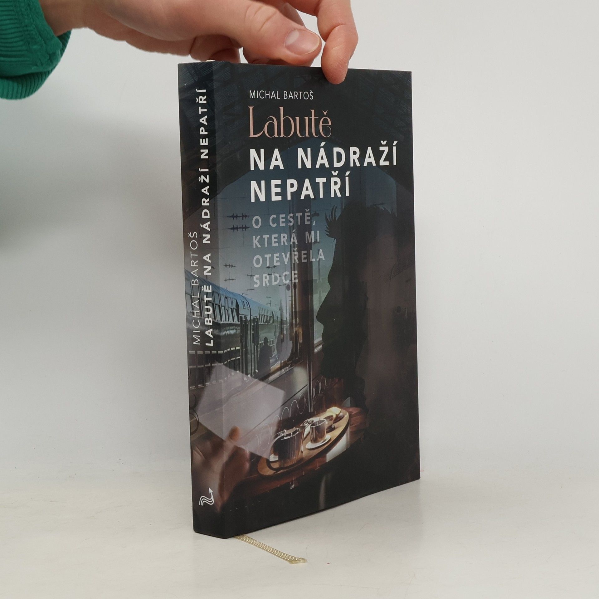 Michal Bartoš Labutě na nádraží nepatří