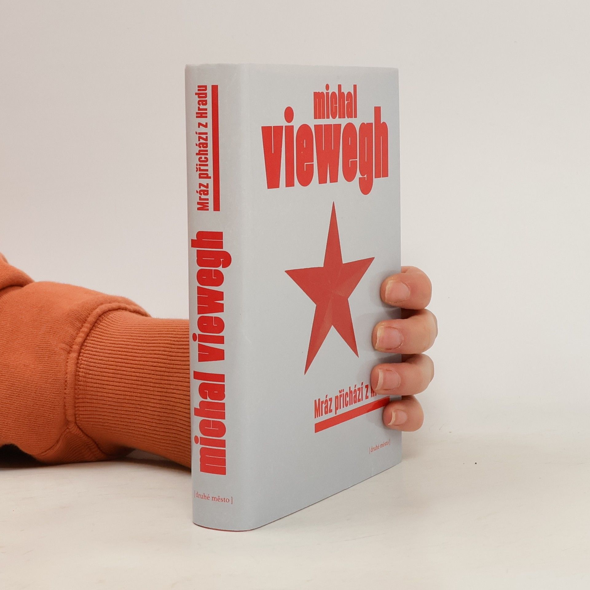 Michal Viewegh Mráz přichází z Hradu