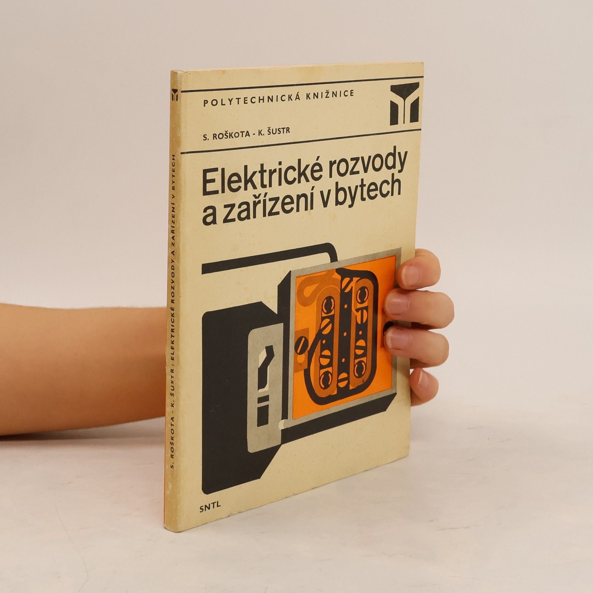 Stanislav Roškota Elektrické rozvody a zařízení v bytech