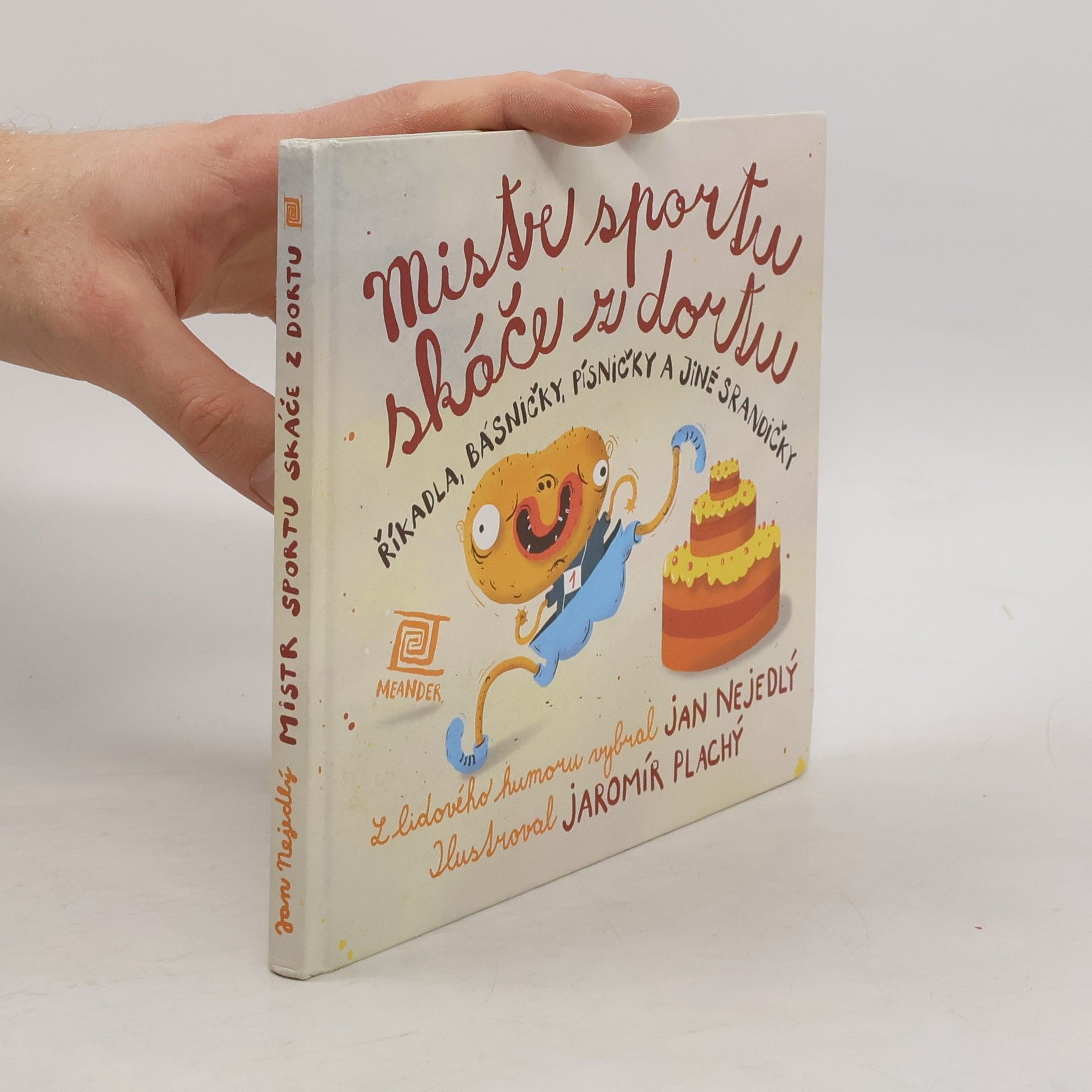 Mistr sportu skáče z dortu