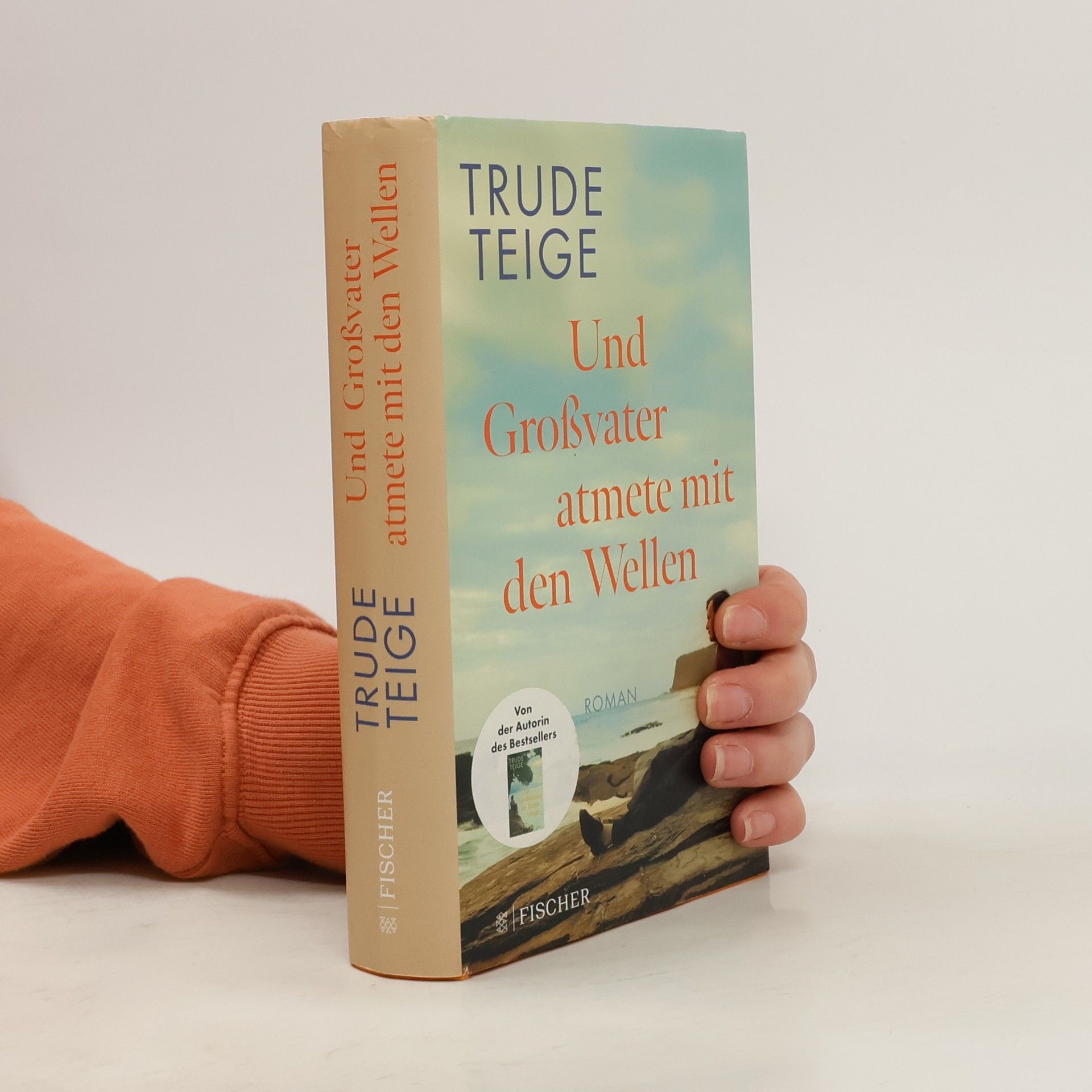 Trude Teige Und Großvater atmete mit den Wellen