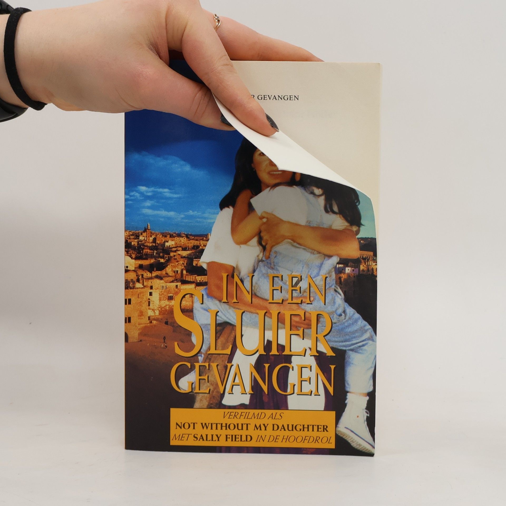 Betty Mahmoody In een sluier gevangen