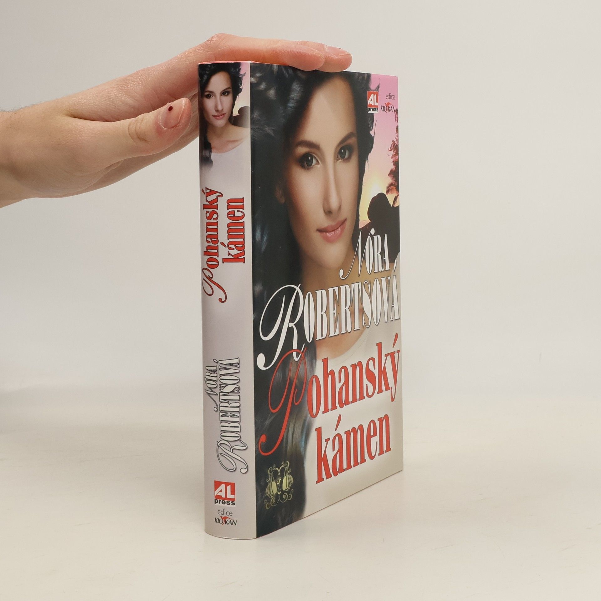 Nora Roberts Pohanský kámen