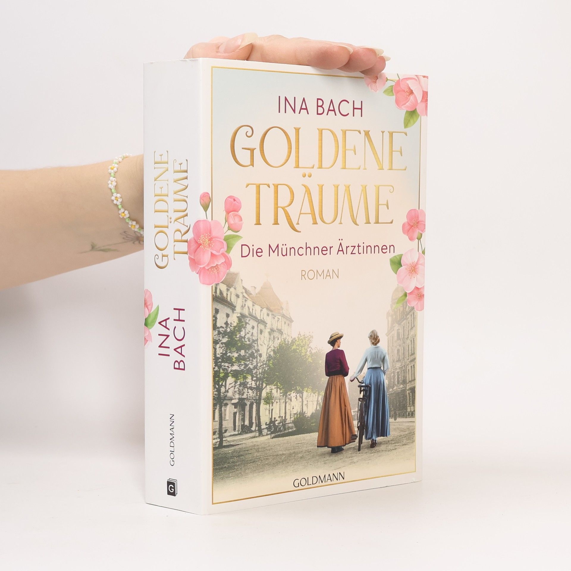 Ina Bach Goldene Träume. Die Münchner Ärztinnen. Roman - Die neue große Saga um drei Frauen, die nach den Sternen greifen