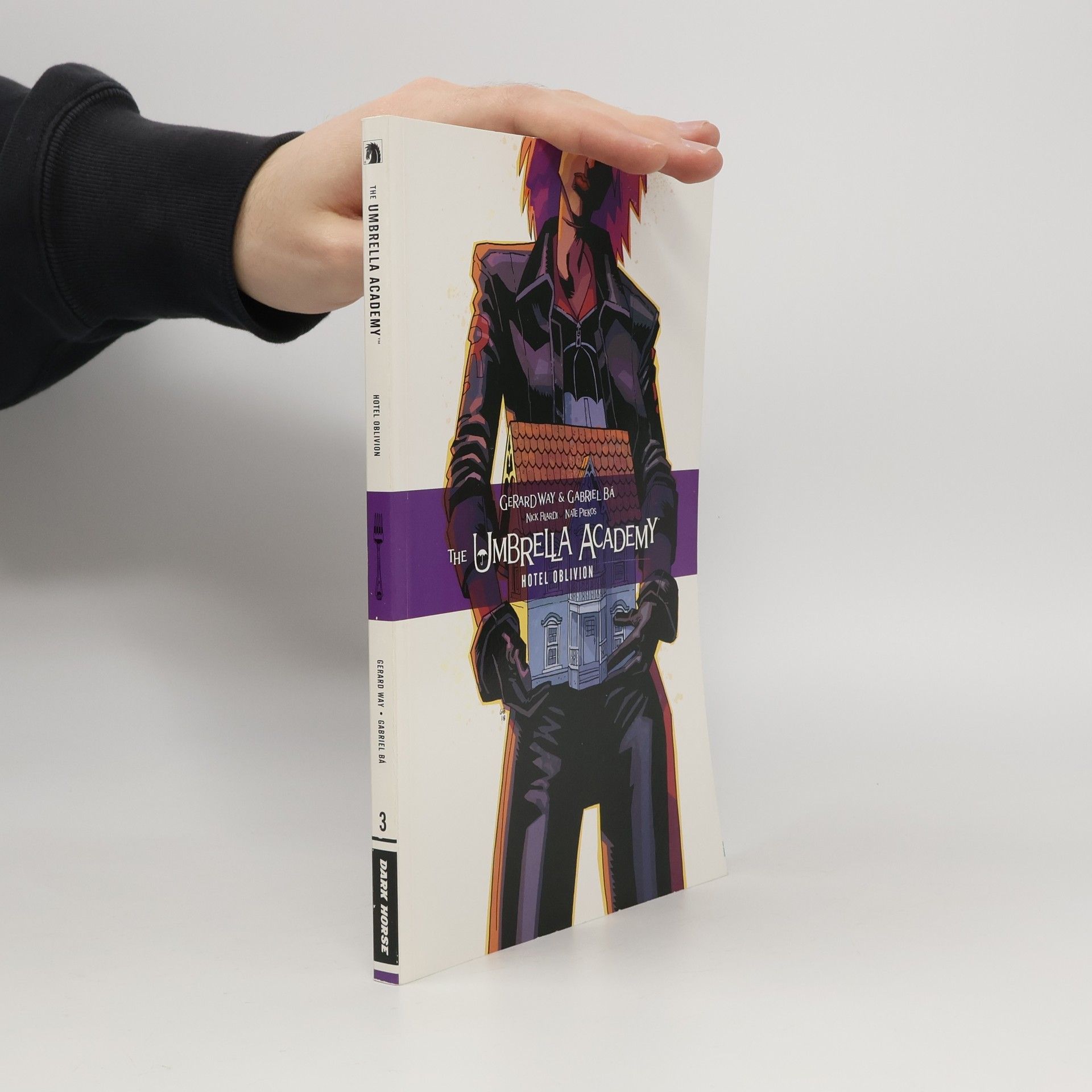 Gerard Way The Umbrella Academy 3. Hotel Oblivion