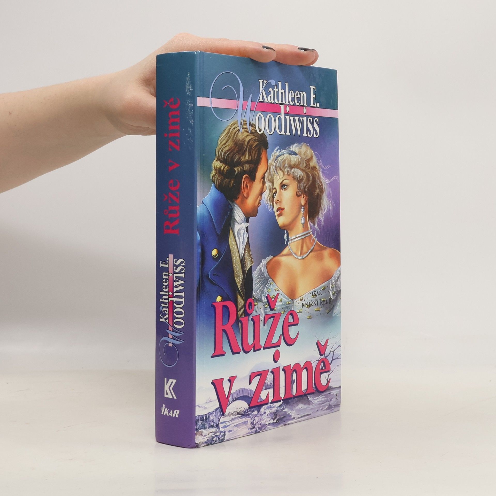 Kathleen Erin Hogg Růže v zimě