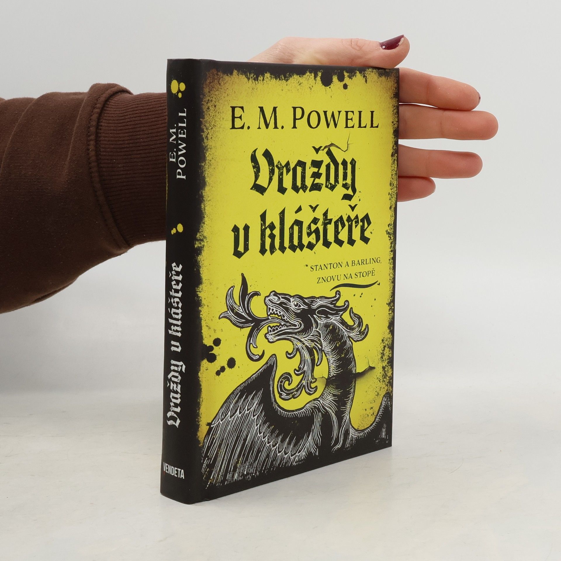 E. M. Powell Vraždy v klášteře