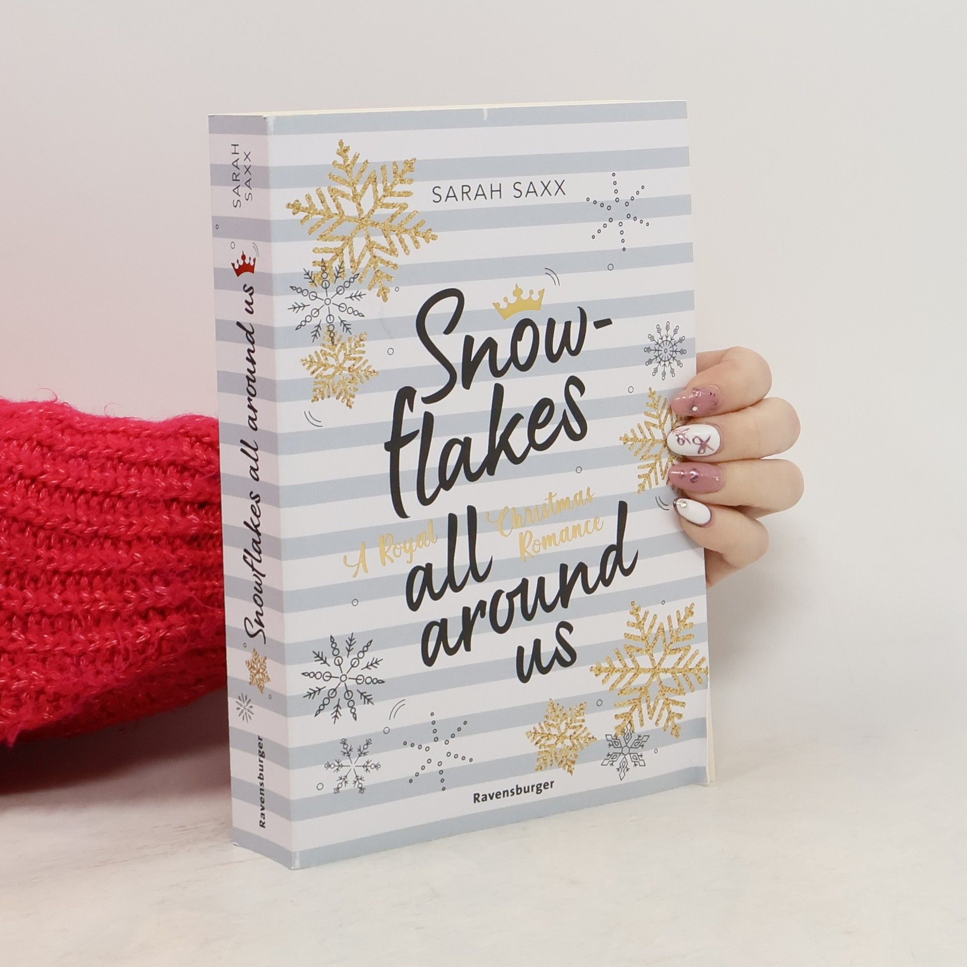 Sarah Saxx Snowflakes all around us