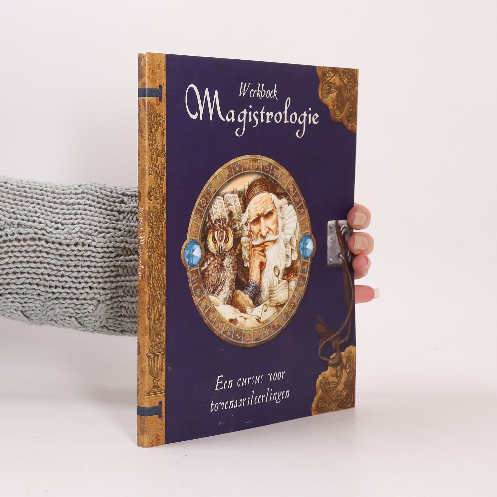 John D. Howe Werkboek magistrologie. Een cursus voor tovenaarsleerlingen.