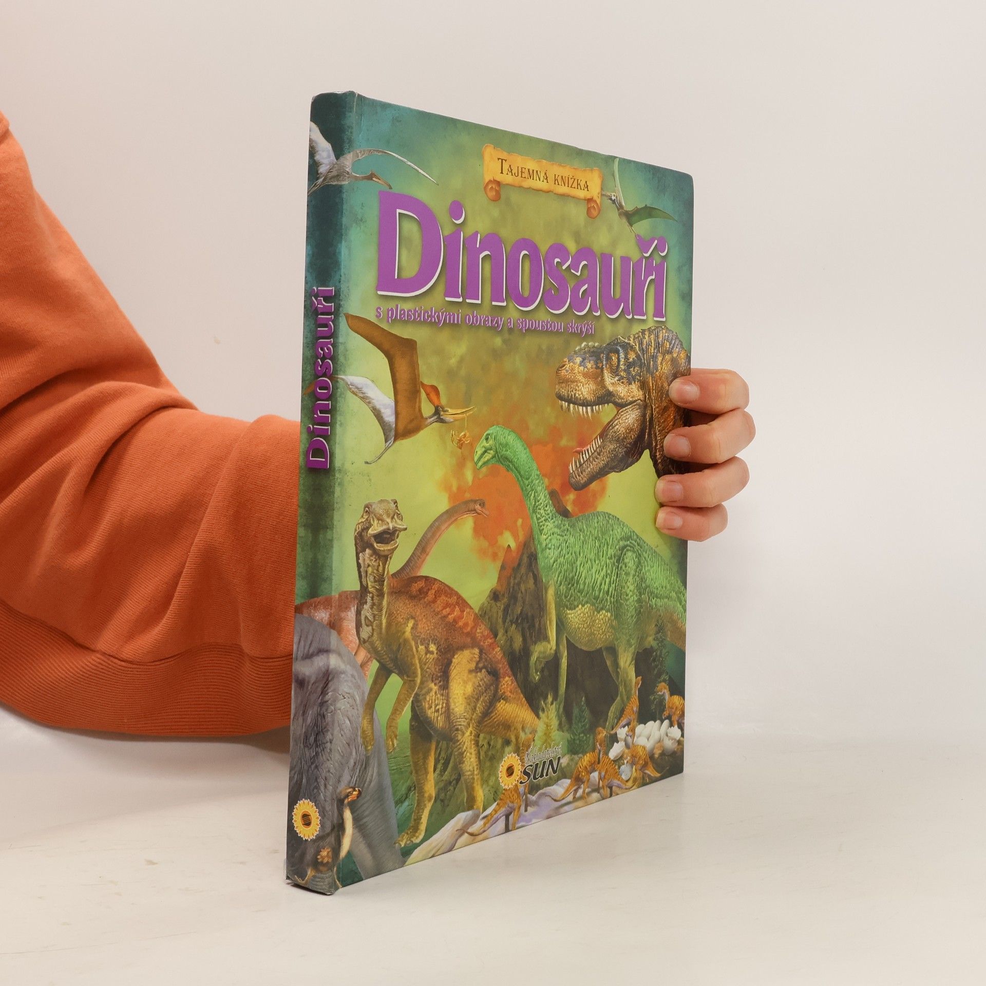 Javier Inaraja Dinosauři s plastickými obrazy a spoustou skrýší