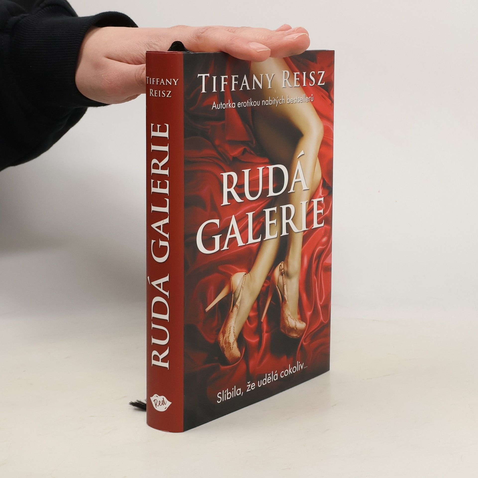 Tiffany Reisz Rudá galerie