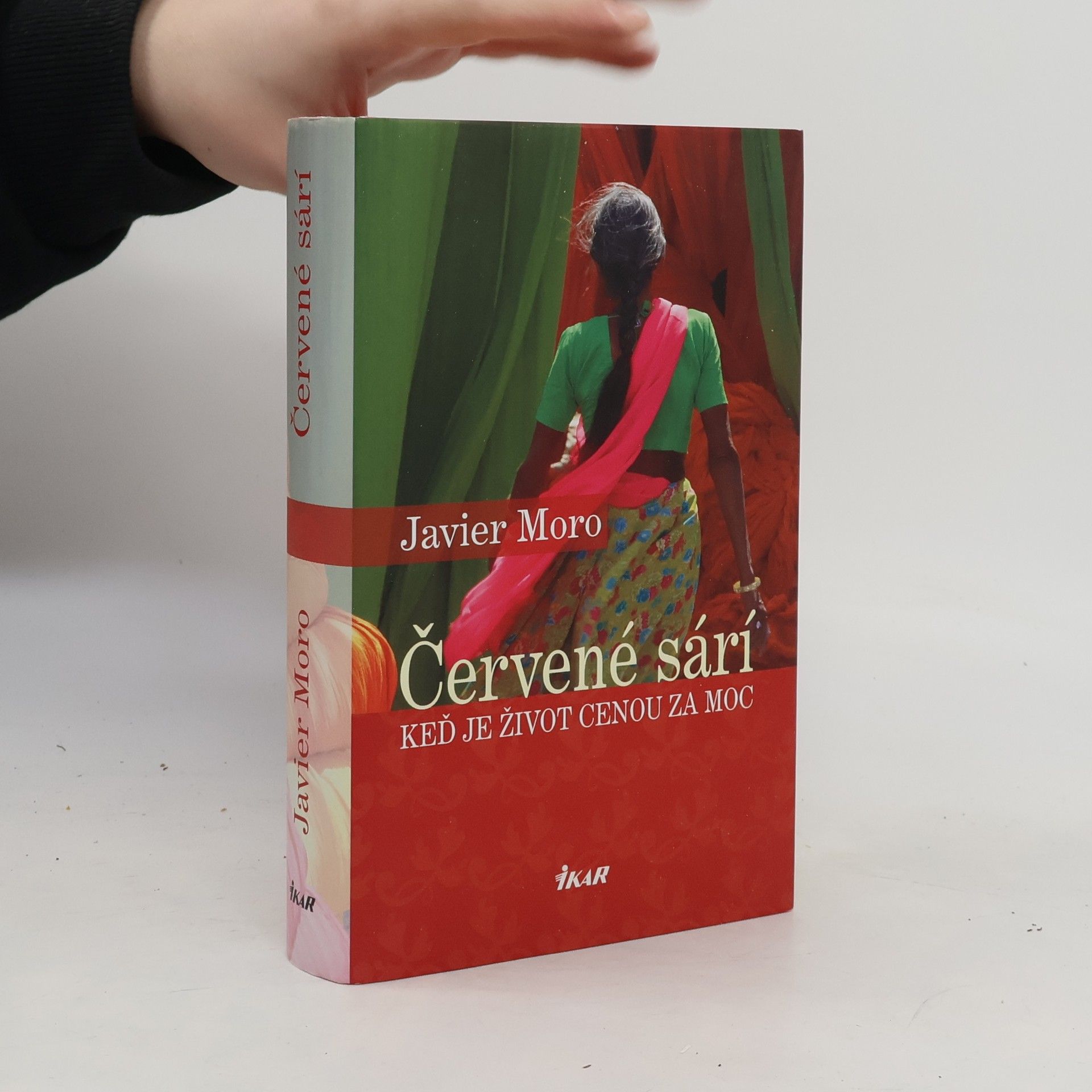 Javier Moro Červené sárí