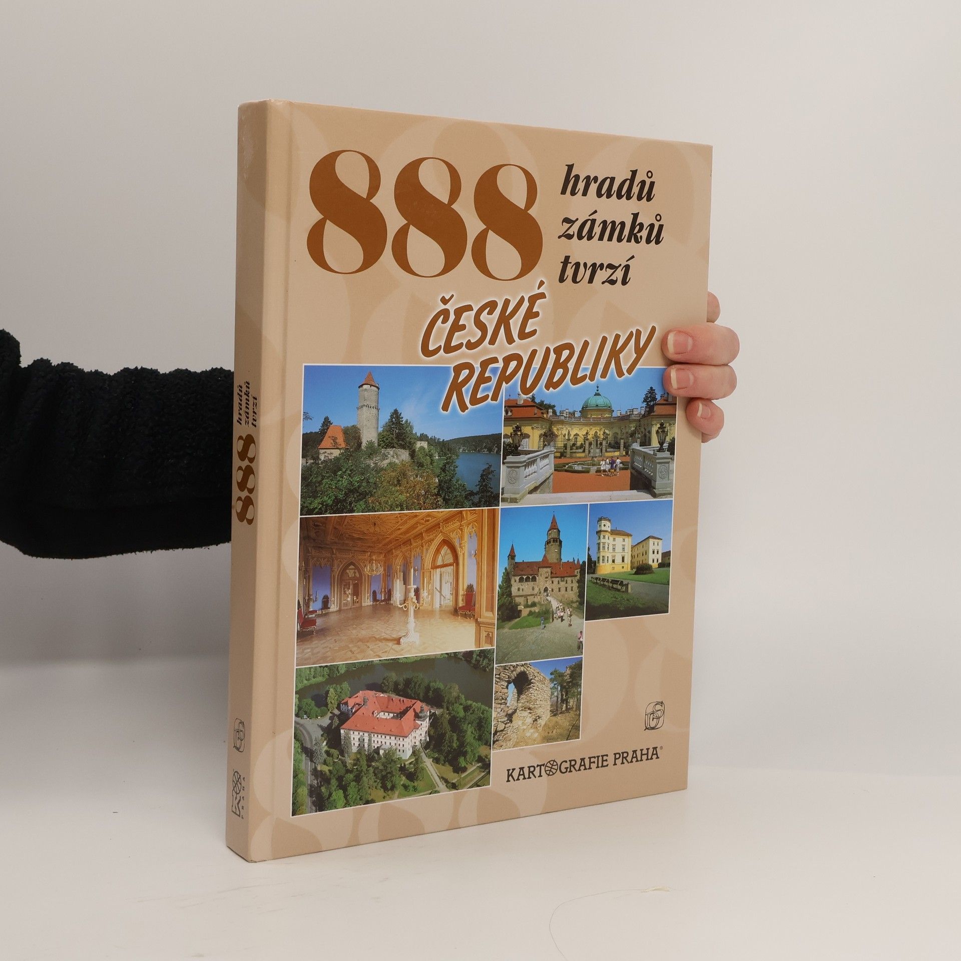 P. David 888 hradů, zámků, tvrzí České republiky