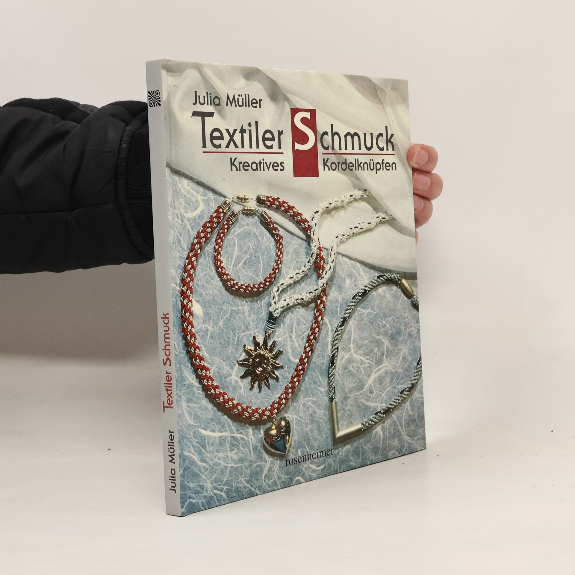 Julia Müller Textiler Schmuck