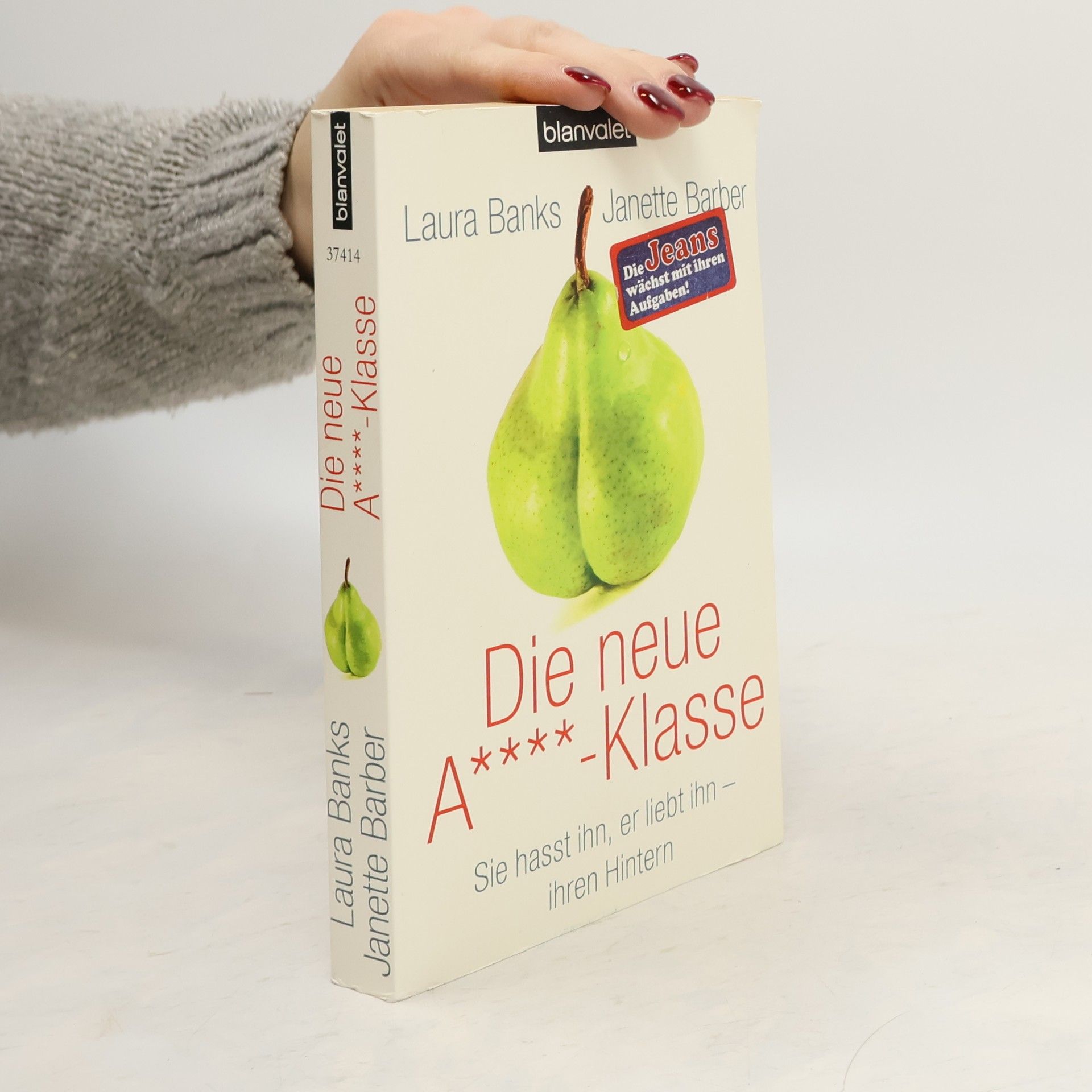 Laura Banks Die neue A****-Klasse: Sie hasst ihn, er liebt ihn - ihner Hintern