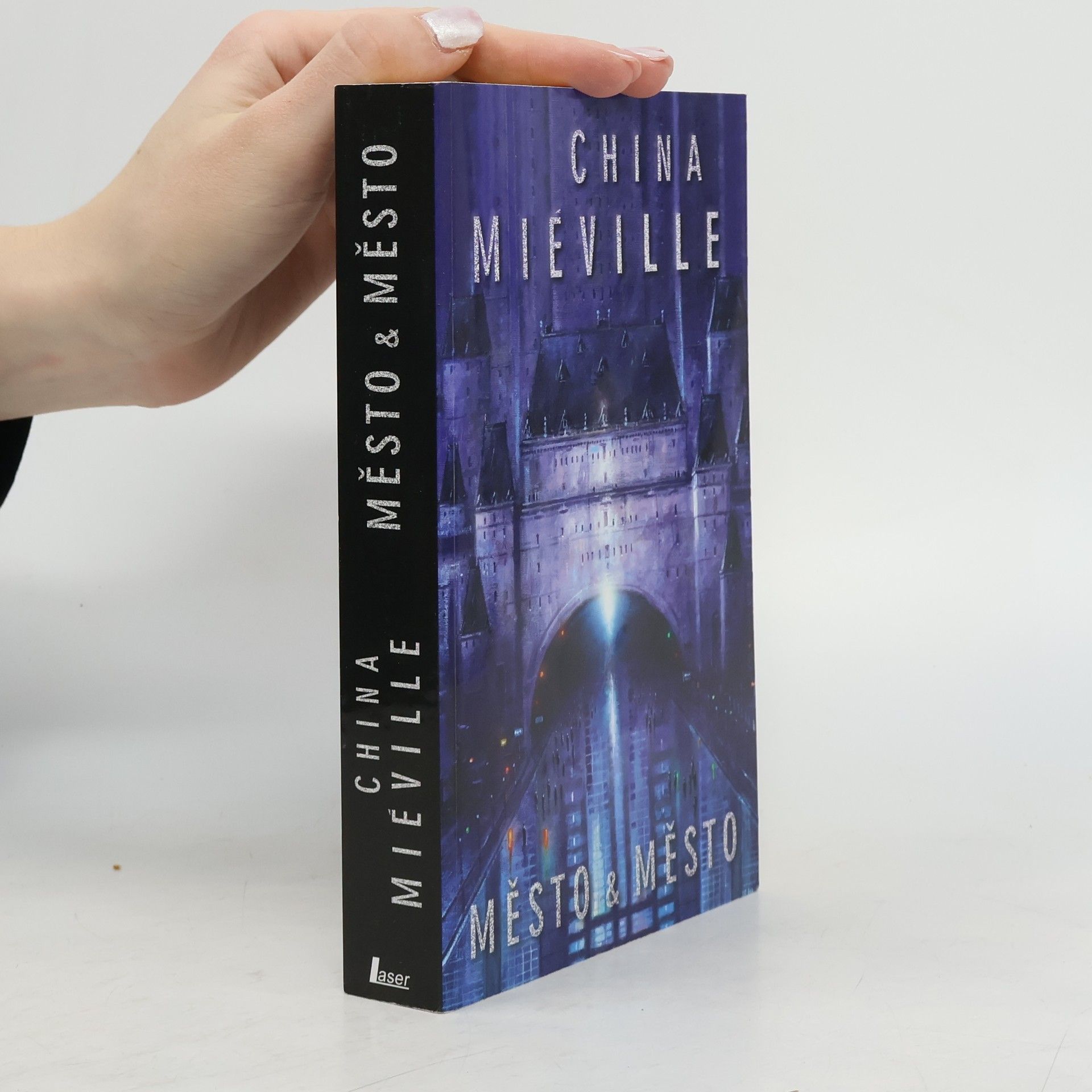 China Miéville Město & město