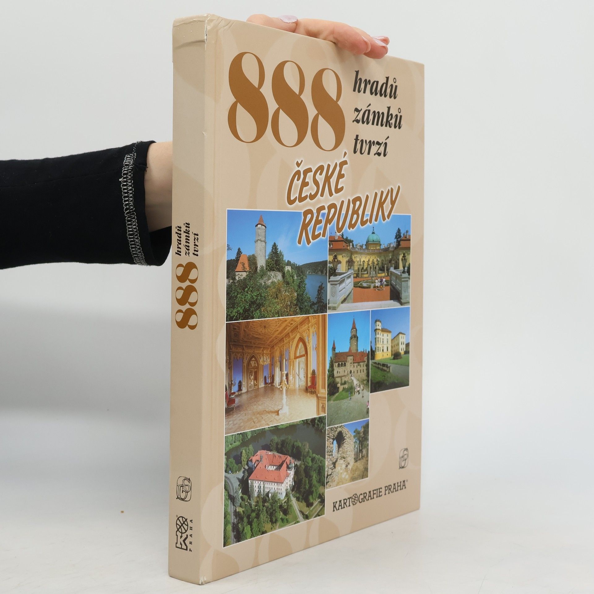 Petr David 888 hradů, zámků, tvrzí České republiky