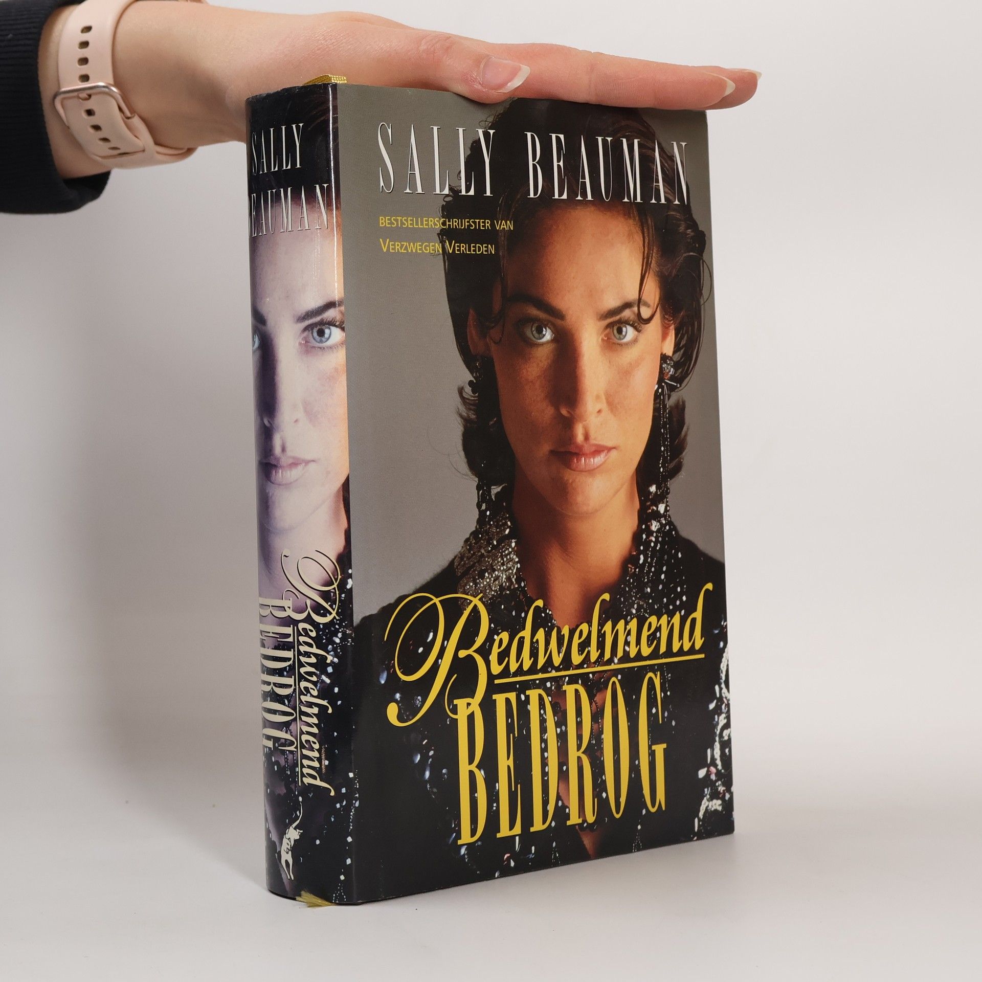 Sally Beauman Bedwelmend bedrog