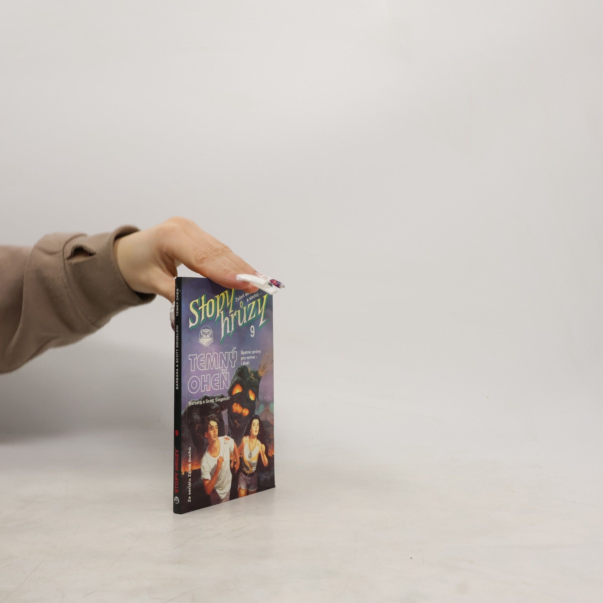 Stopy hrůzy. Temný oheň