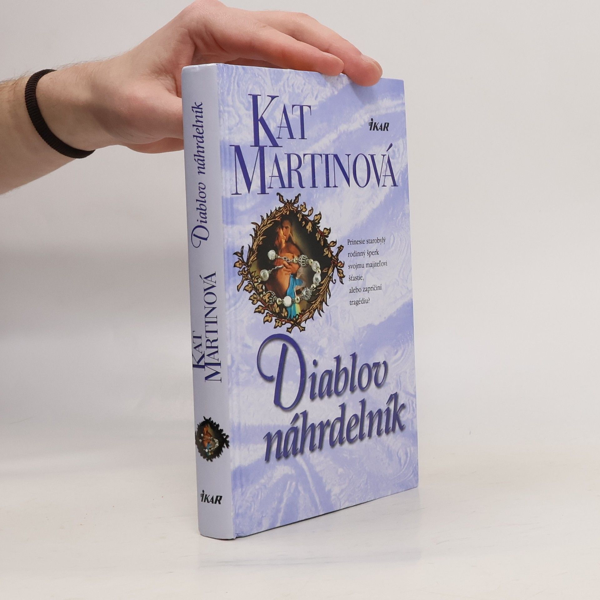 Kat Martinová Diablov náhrdelník