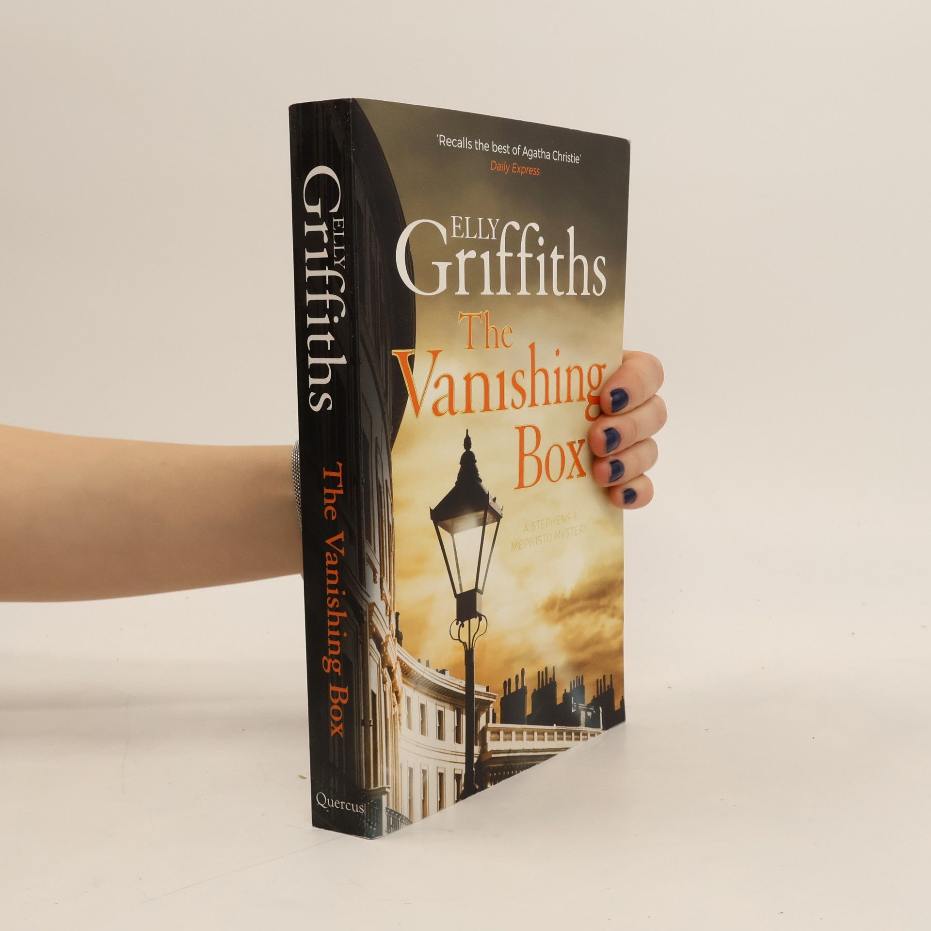 Elly Griffiths Stephens and Mephisto Mystery - 4: The Vanishing Box