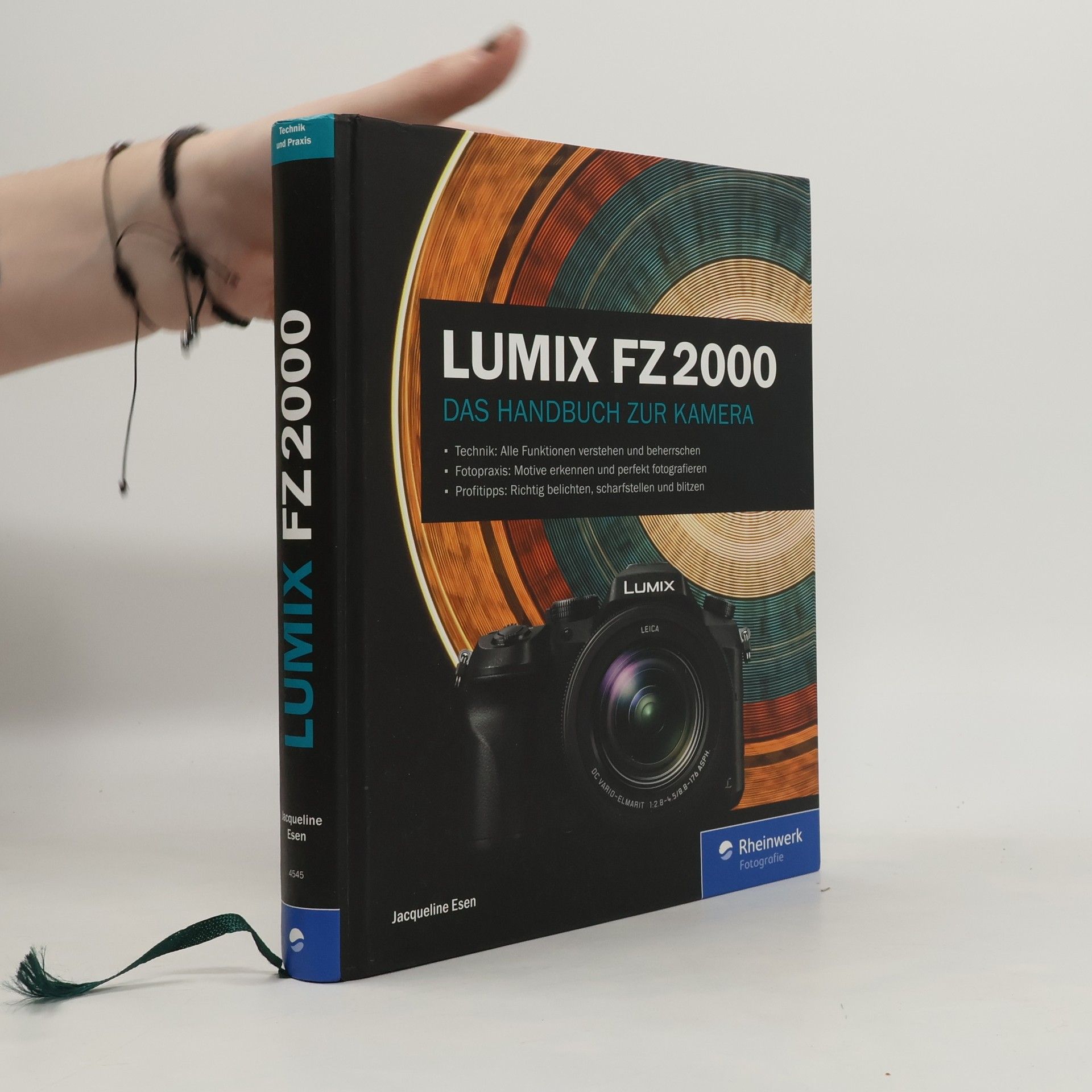 Jacqueline Esen LUMIX FZ2000