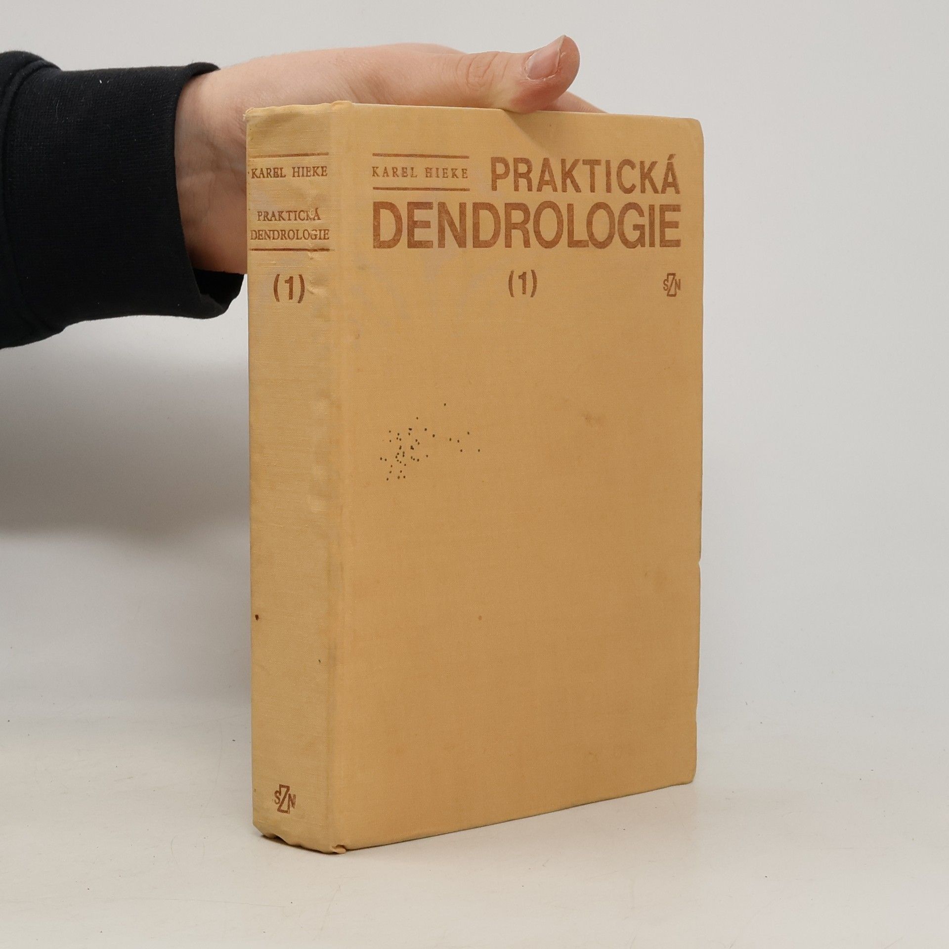 Karel Hieke Praktická dendrologie 1