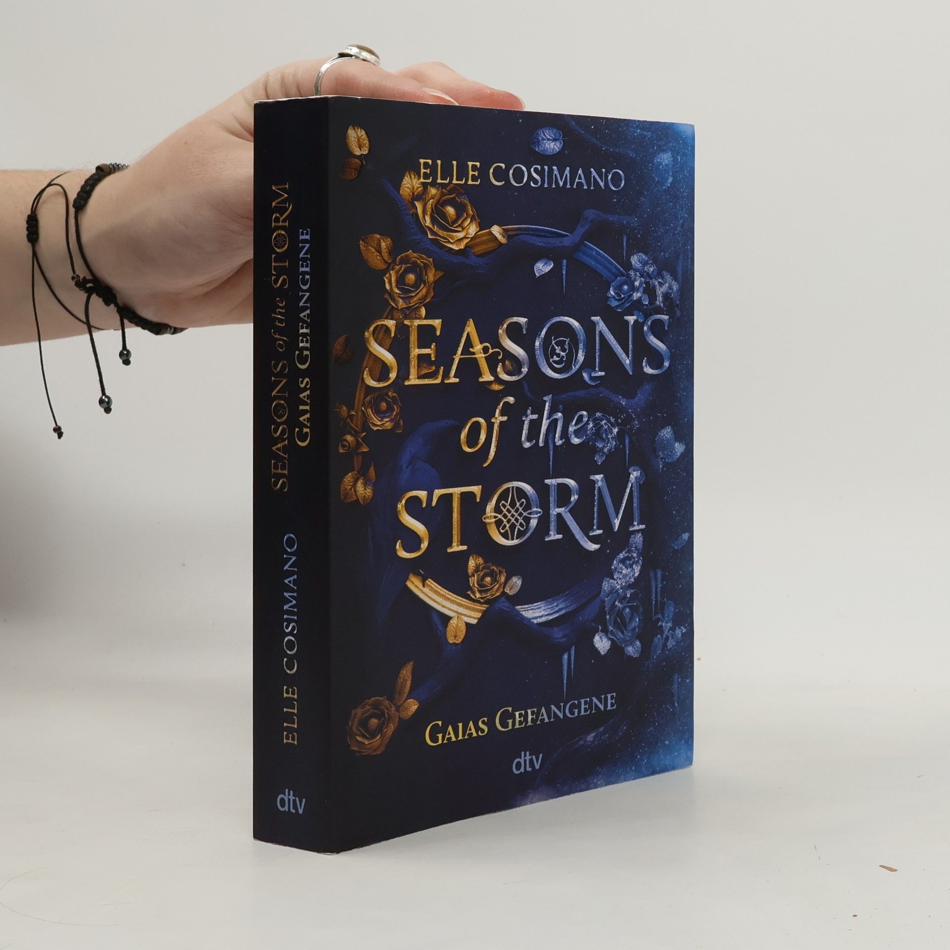 Elle Cosimano Seasons of the Storm. Gaias Gefangene