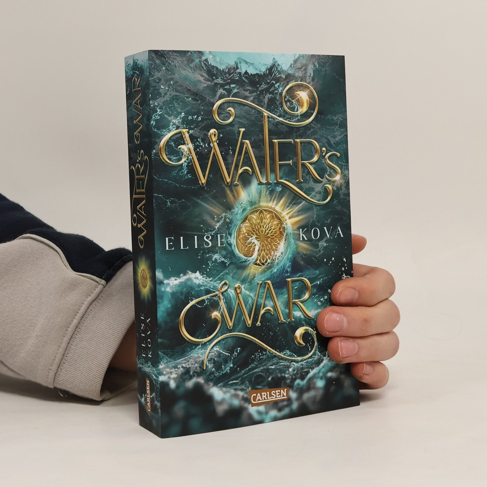 Elise Kova Water's War