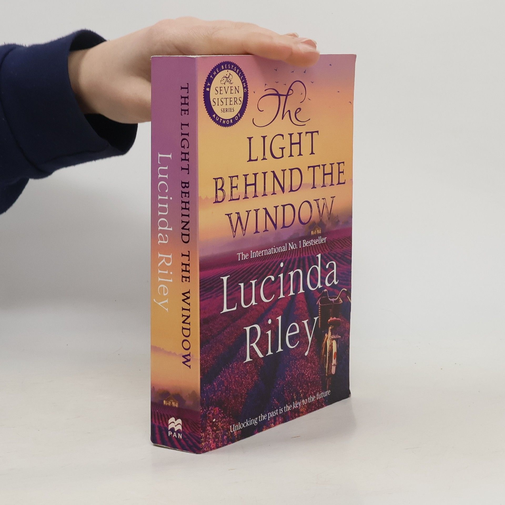 Lucinda Riley The Seven Sisters Series: The Light Behind The Window