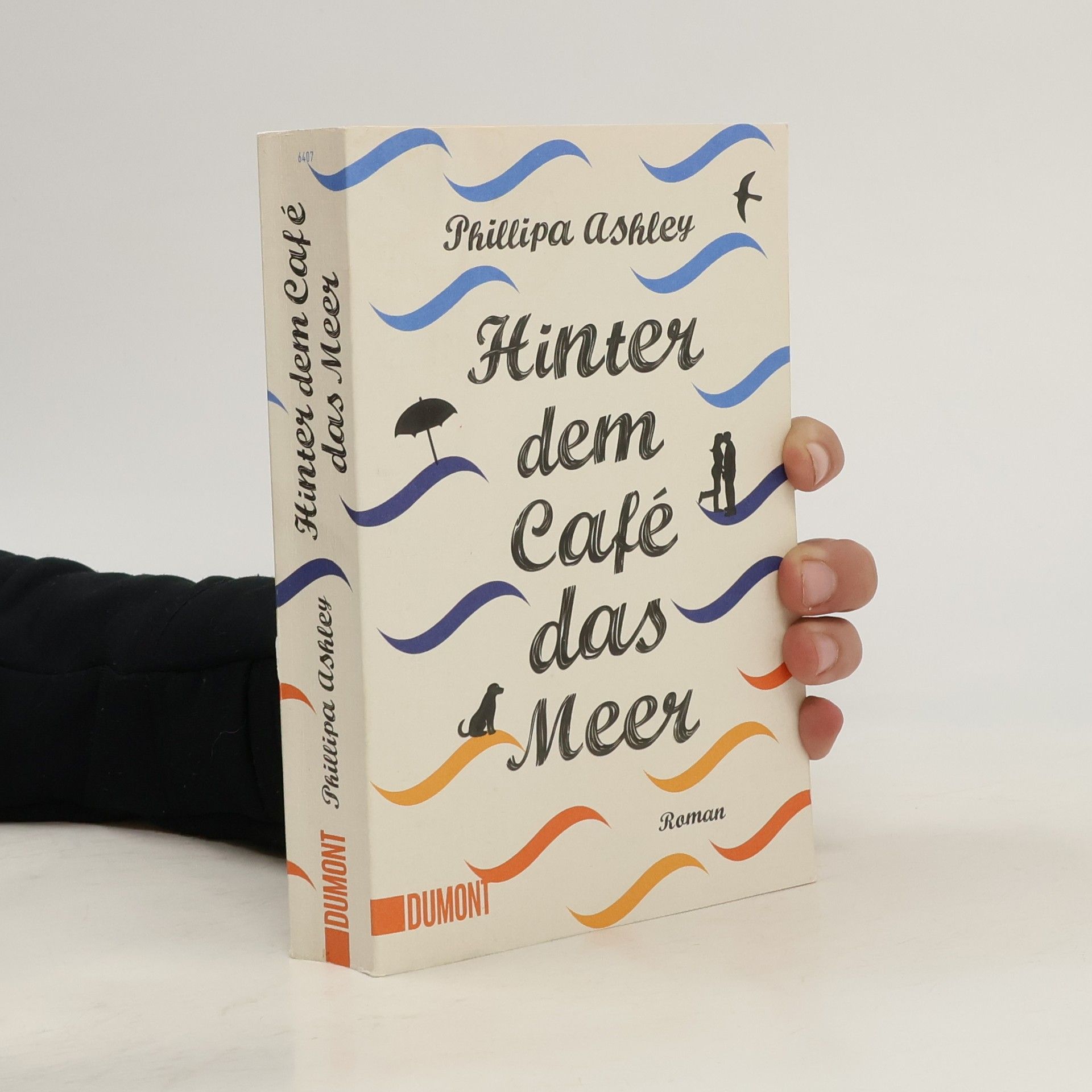 Phillipa Ashley Hinter dem Café das Meer
