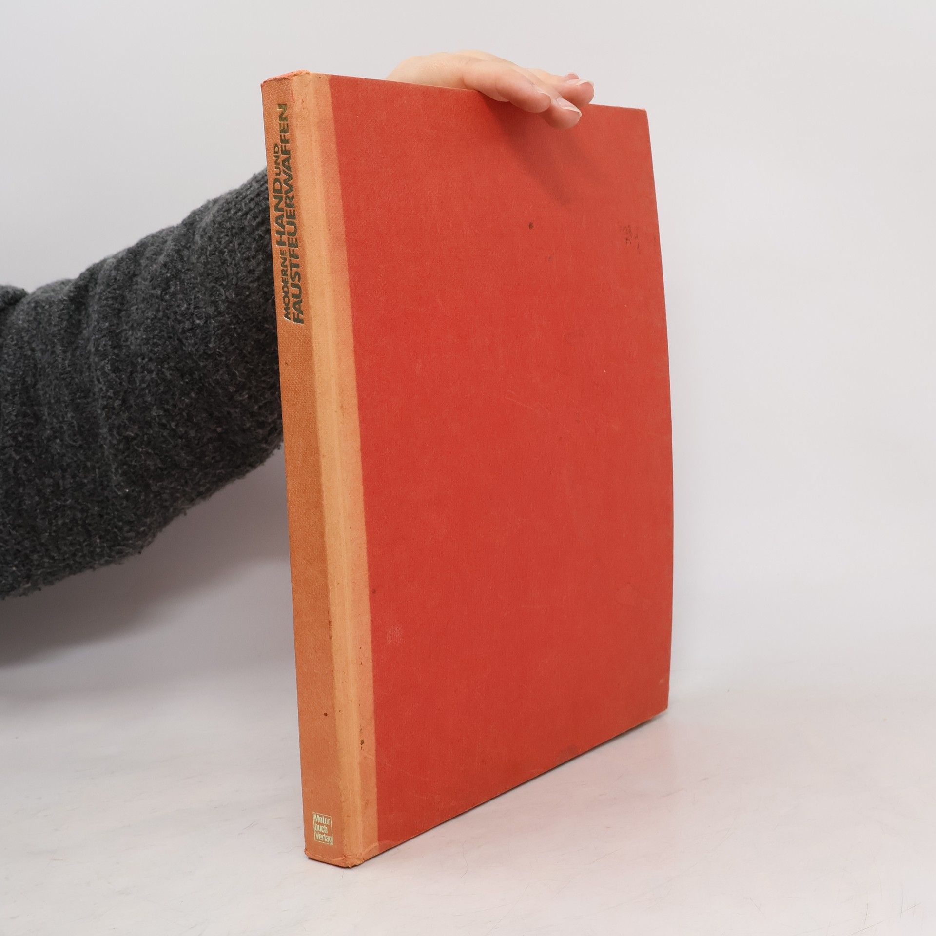 Moderne Hand und Faustfeuerwaffen, Maschinenwaffen und Panzerbüchsen