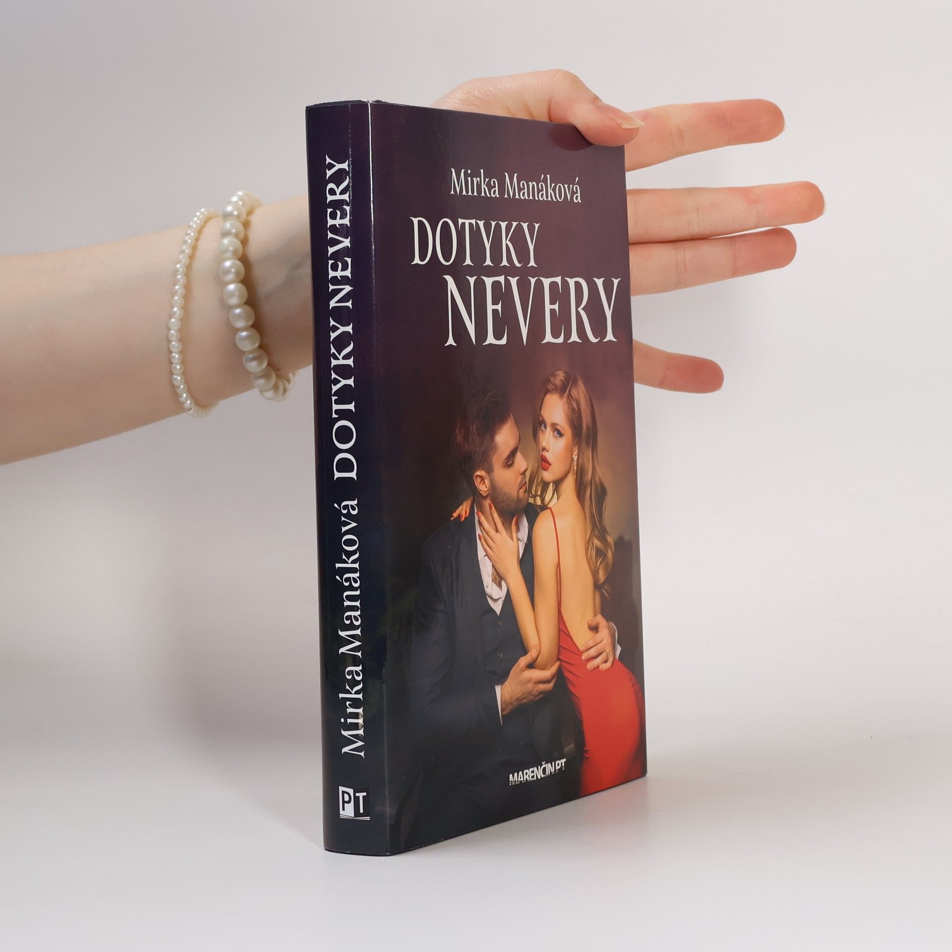Mirka Manáková Dotyky nevery
