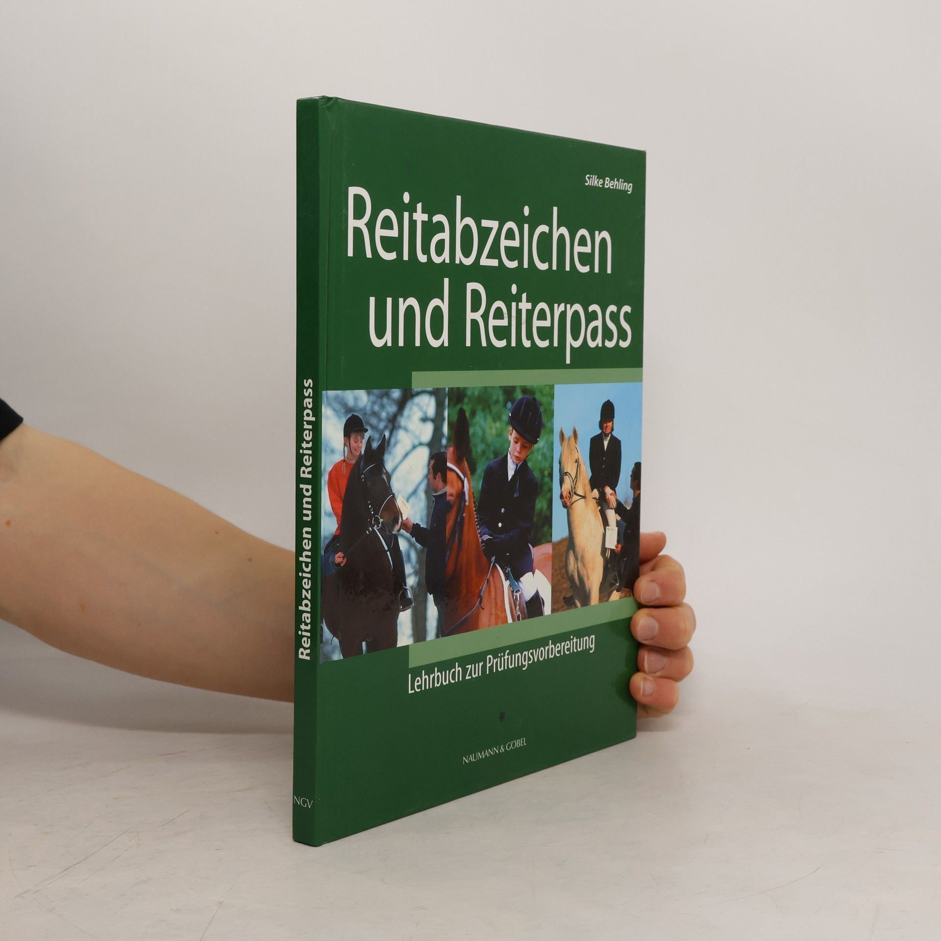 Silke Behling Reitabzeichen und Reiterpass - Lehrbuch zur Prüfungsvorbereitung